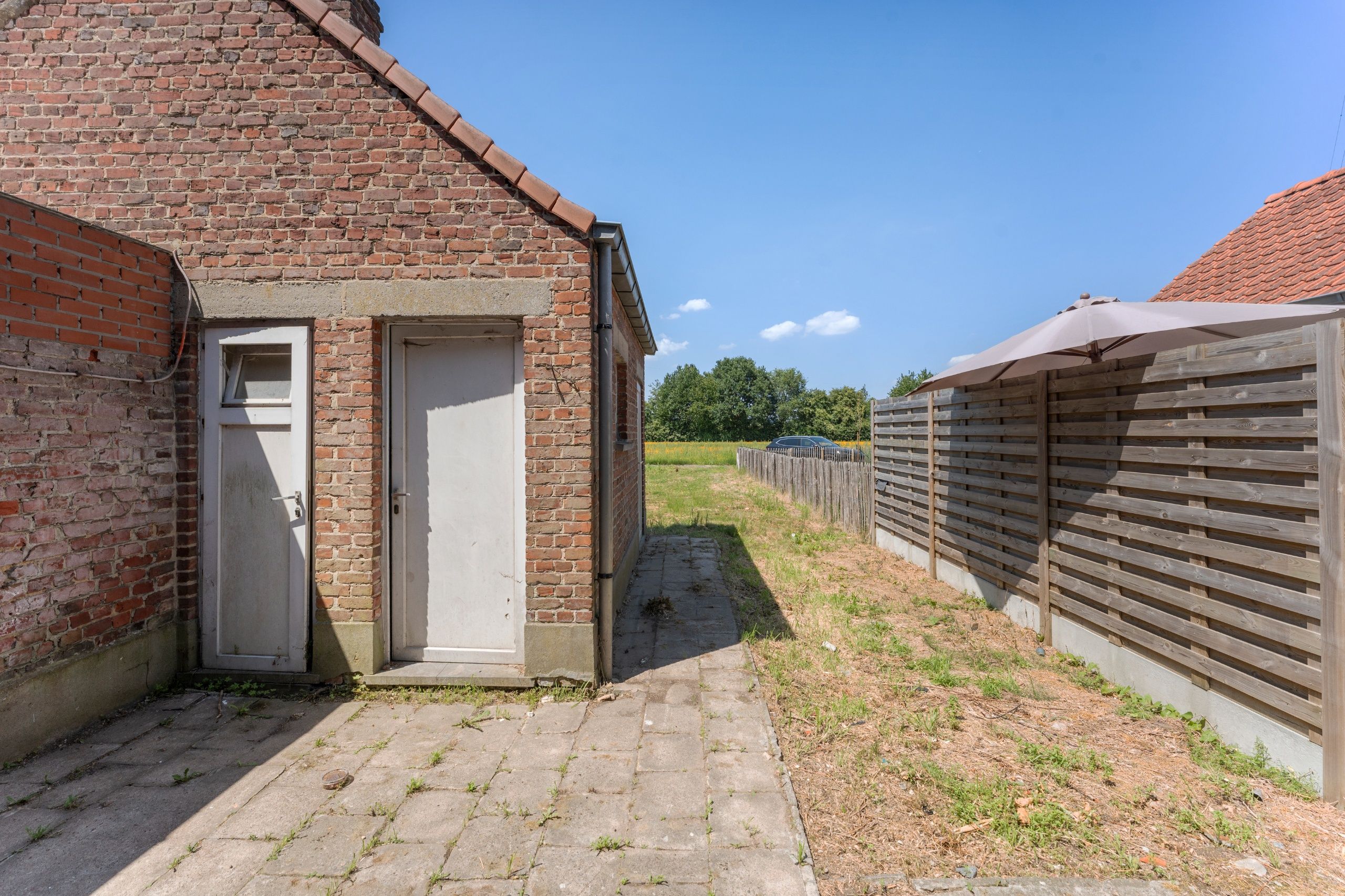Centraal gelegen verder af te werken rijwoning op 250m2 foto 16