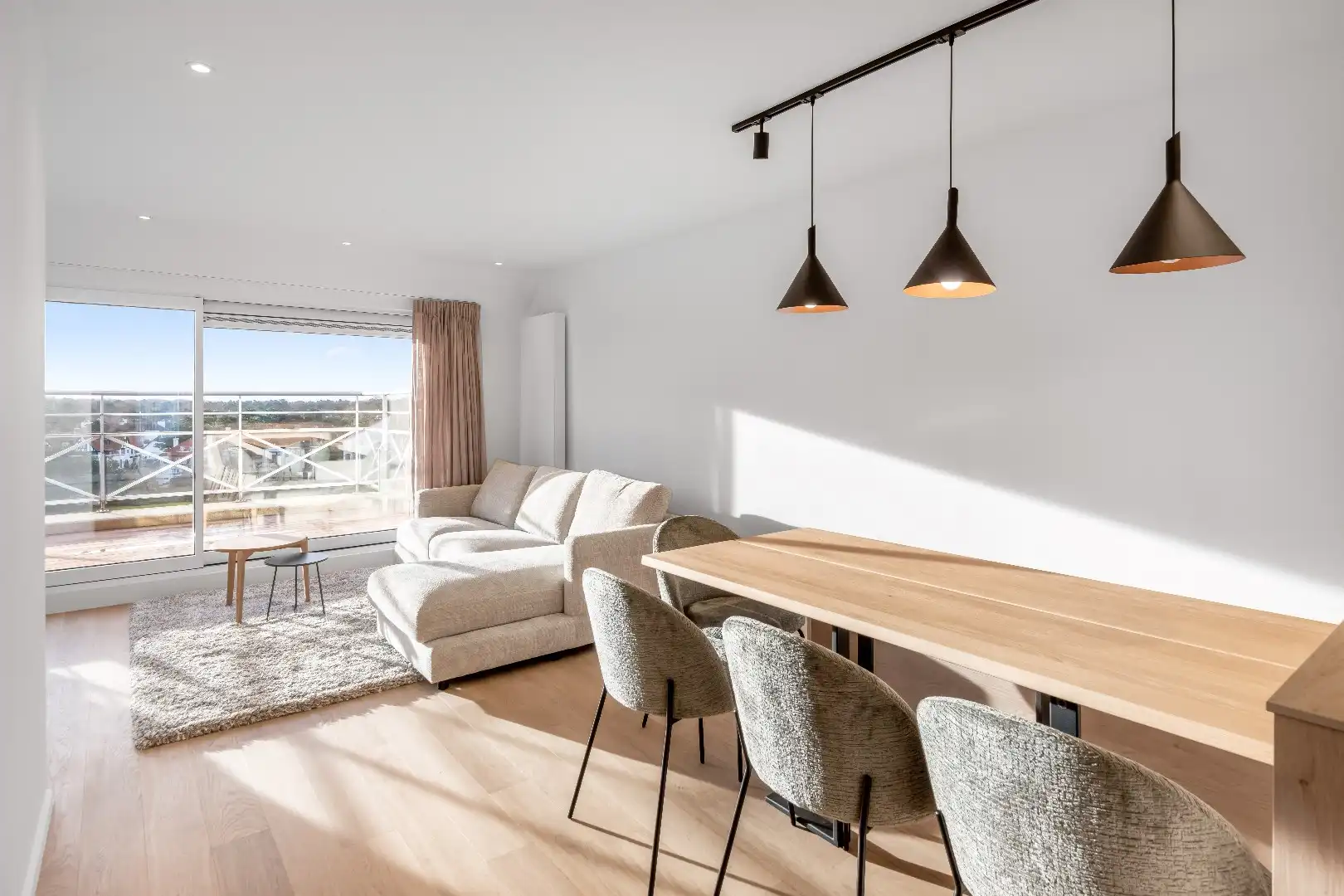 Heel mooi vernieuwd duplexdakapp. met een prachtig zonneterras gelegen op de Kustlaan in hartje Zoute. foto 5