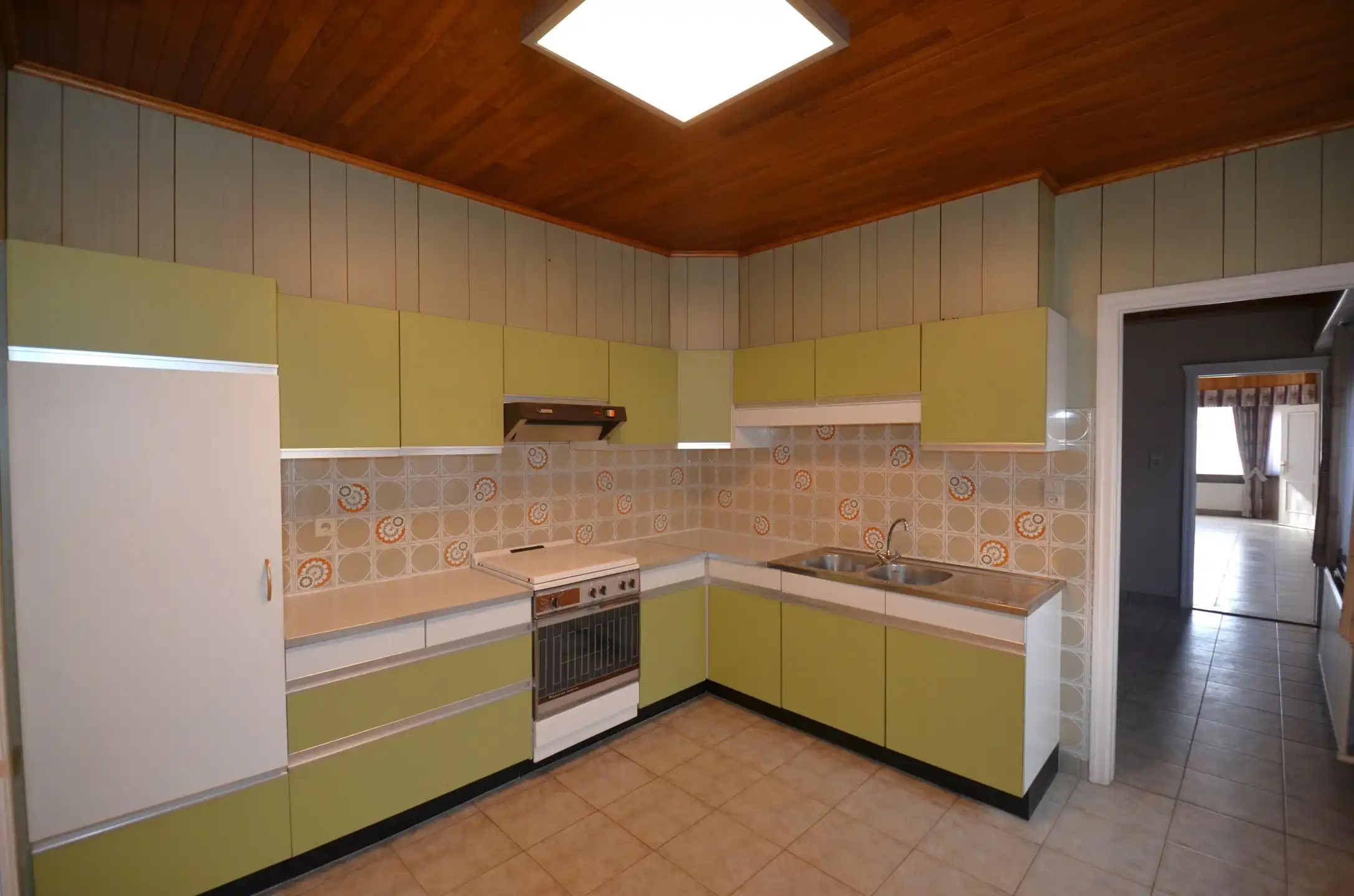 Te renoveren woning met 3 slaapkamers, tuintje en dubbele garage foto 13