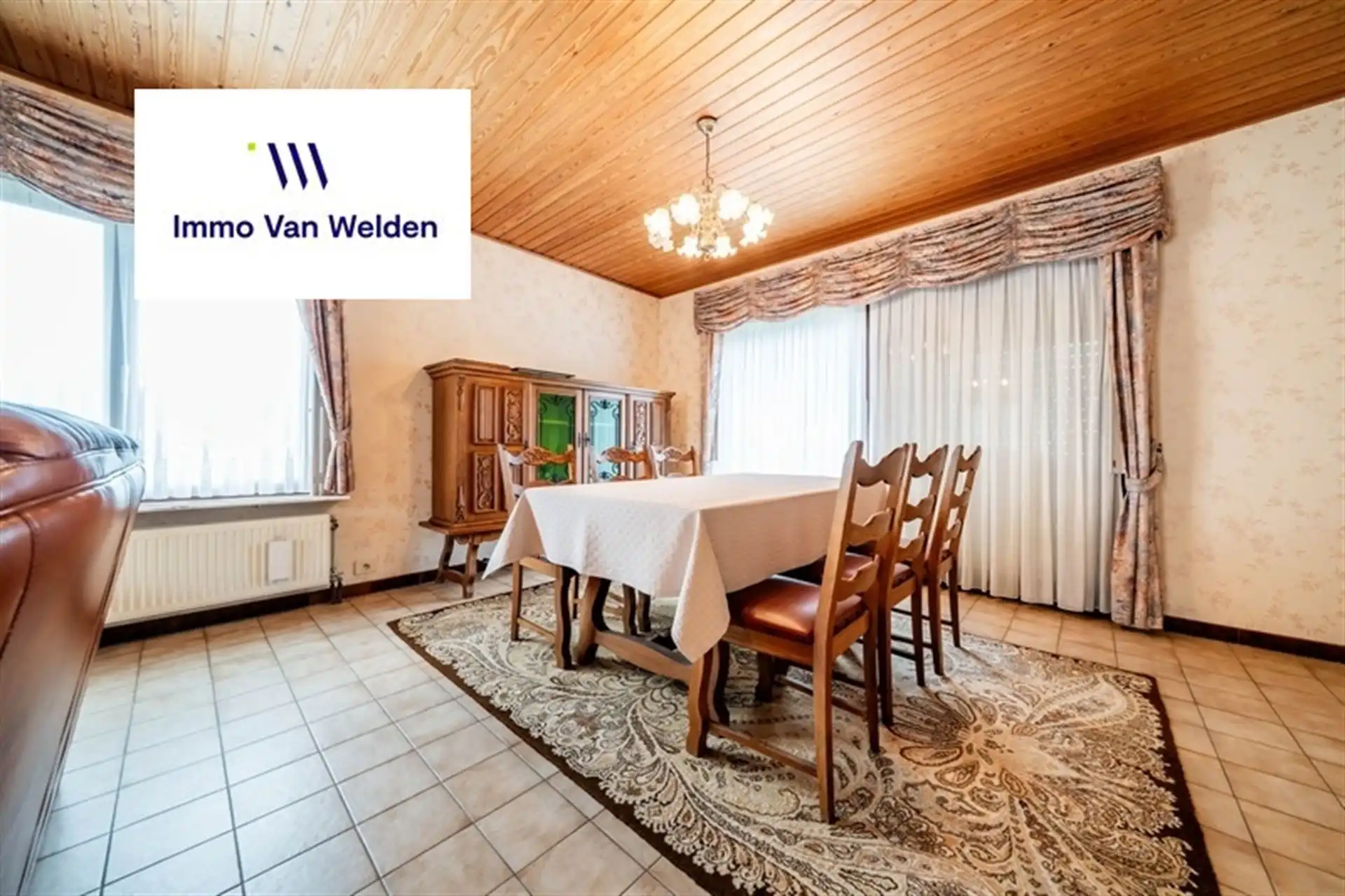 Vrijstaande woning met garage, veranda  en tuin foto 9