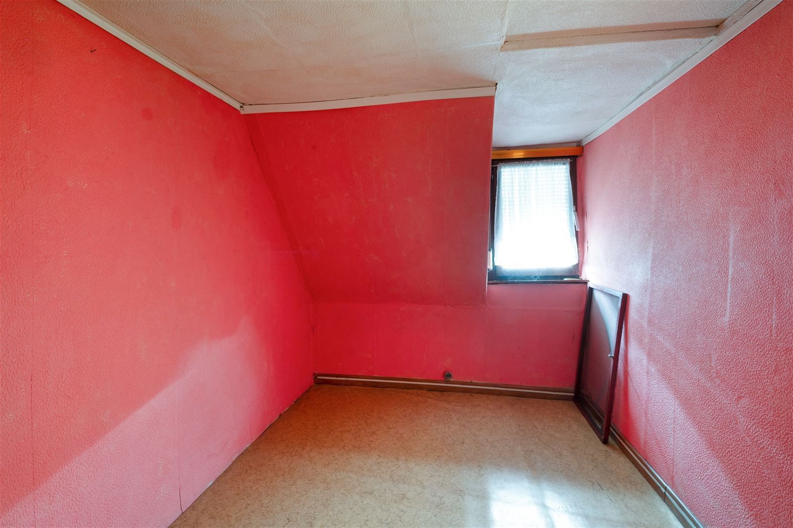 Volledig te renoveren woning met tuin en extra weide met garage foto 10