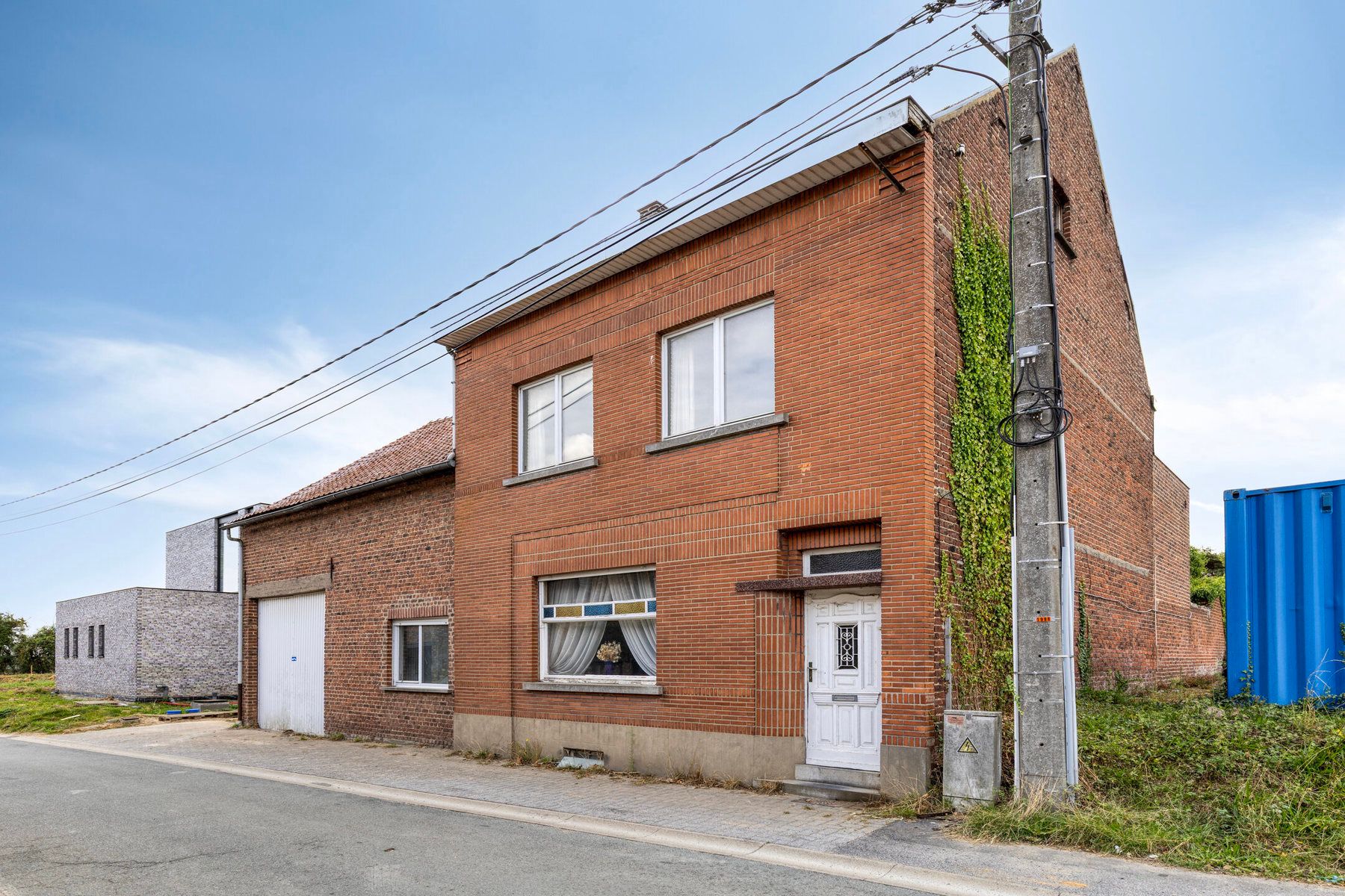 Ruime te renoveren woning met opslagplaats in hartje Gooik foto 26