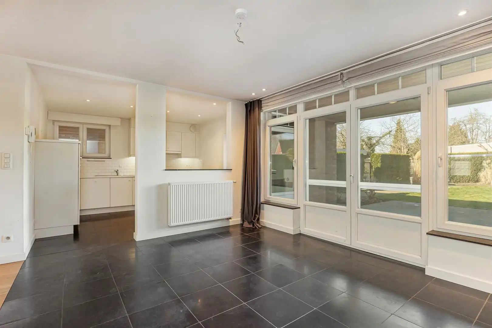 Gelijkvloers appartement met 2 slaapkamers en garage! foto 5