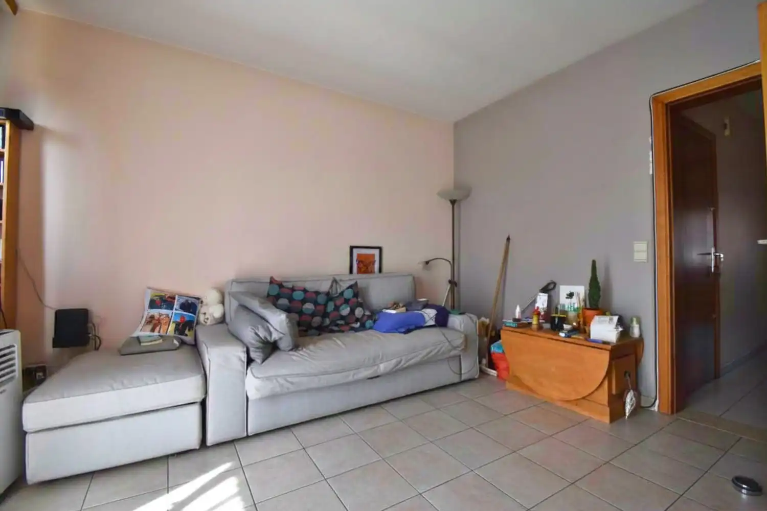 Appartement met 2 slaapkamers, terras en garage te Sint-Pieters-Leeuw foto 2