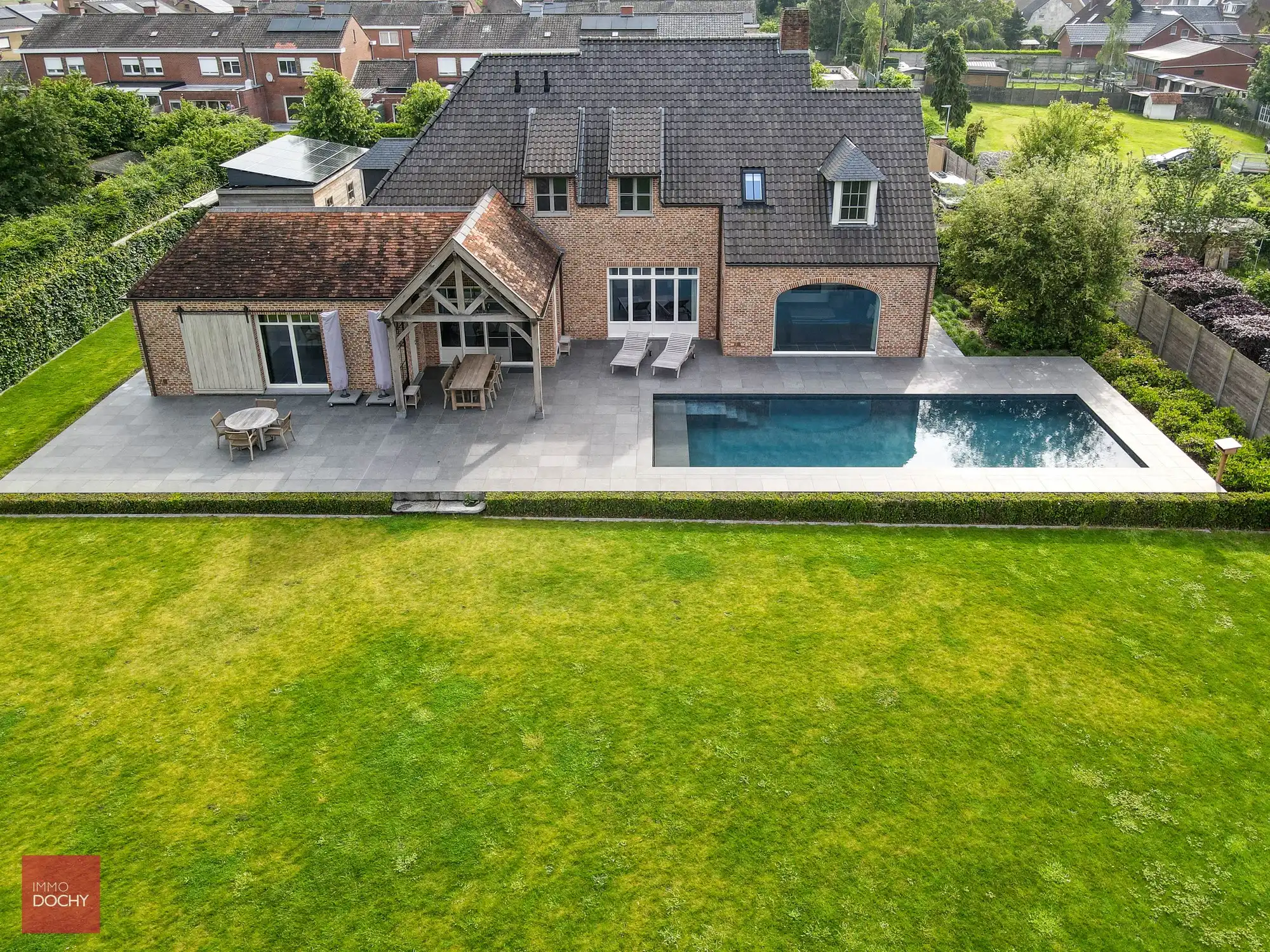 Prachtige instapklare villa met zwembad | Tiegemberg foto {{pictureIndex}}