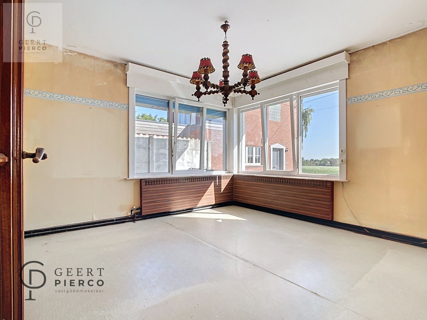 Deze te renoveren woning is gelegen in het landelijke Rumsdorp en dit op slechts enkele minuten rijden van Landen, Zoutleeuw en Tienen. foto 13