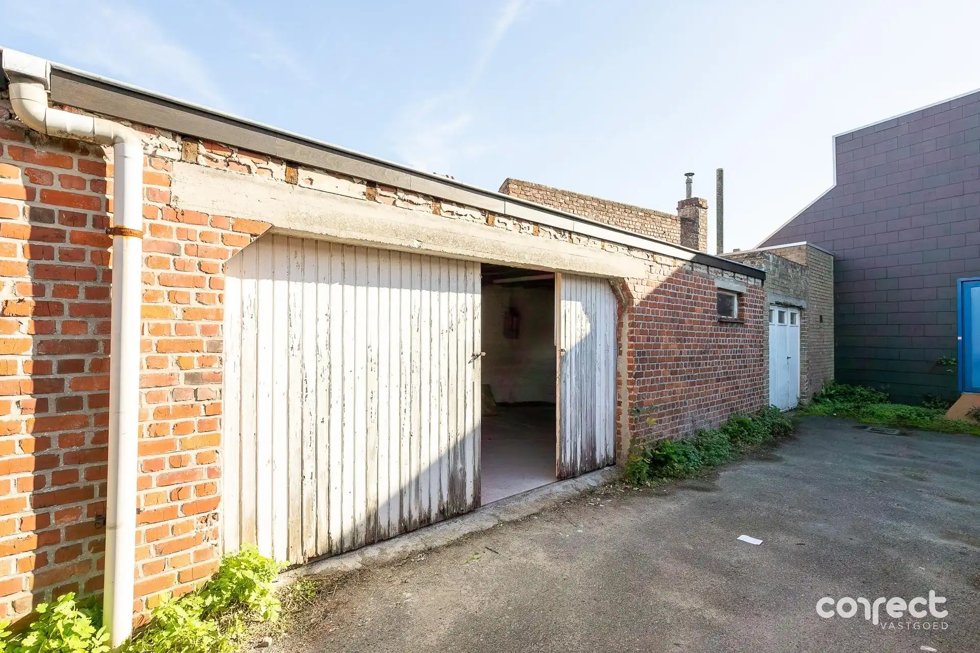 Ruime opslagplaats/atelier van ca. 60 m² in Sint-Kruis. foto 2