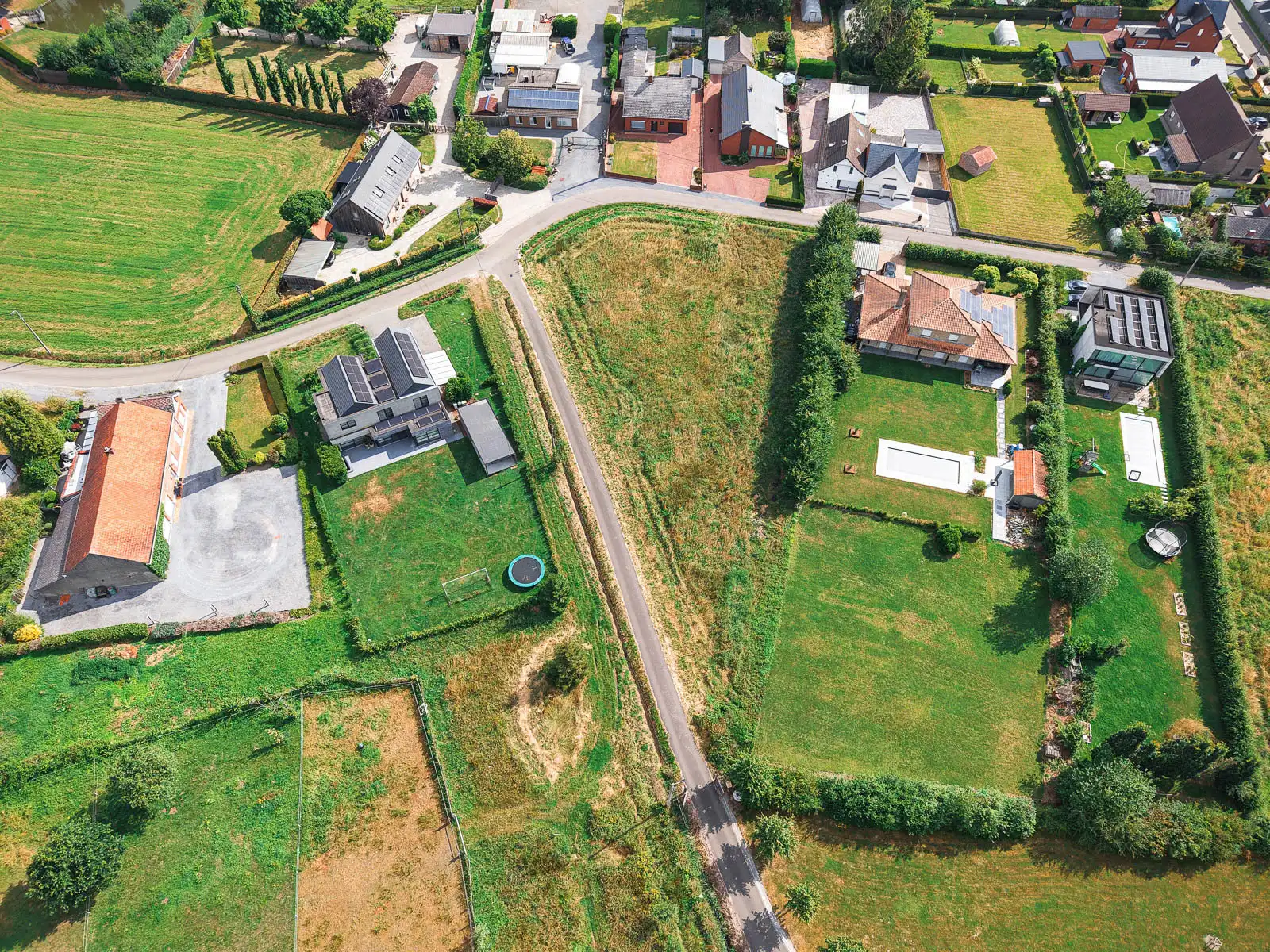 Perceel met mogelijkheden om uw droomproject te realiseren foto 9