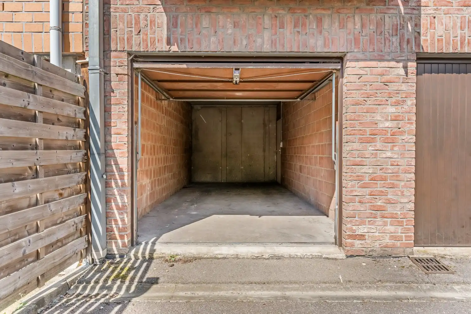 Goed gelegen hoekappartement met 2 ruime slaapkamers, een terras en een garagebox met parking ervoor te Kessel-Lo! foto 21