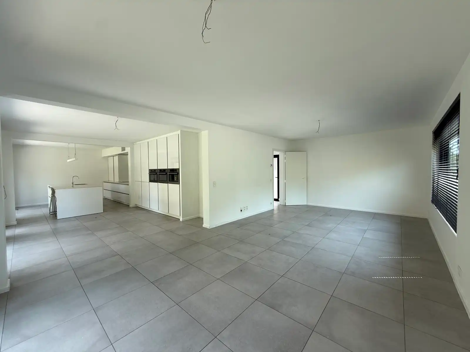 Gerenoveerde woning met 3 slpks op 9 are foto 3