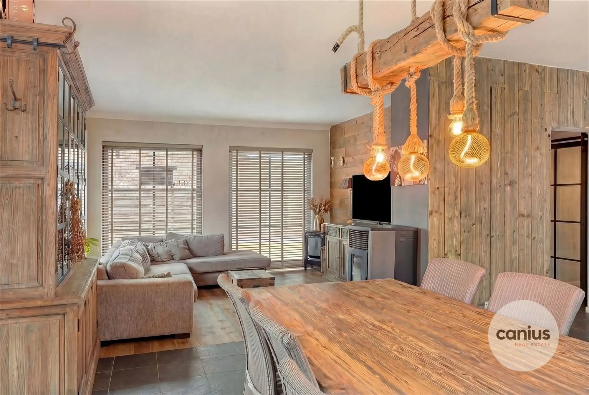 KNAPPE GELIJKVLOERSE WONING MET 4 SLAAPKAMERS foto {{pictureIndex}}