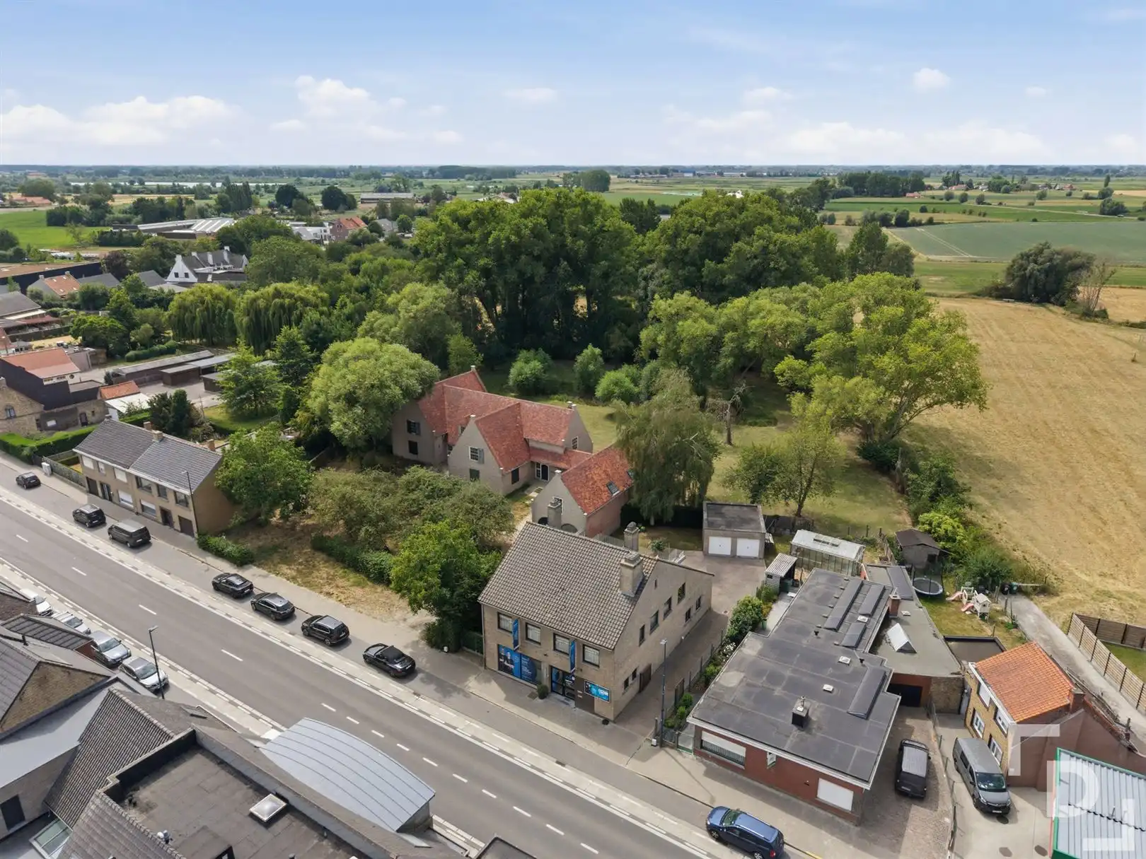 Ruim gebouw te koop met handelsruimte en appartement in Woumen. foto 51