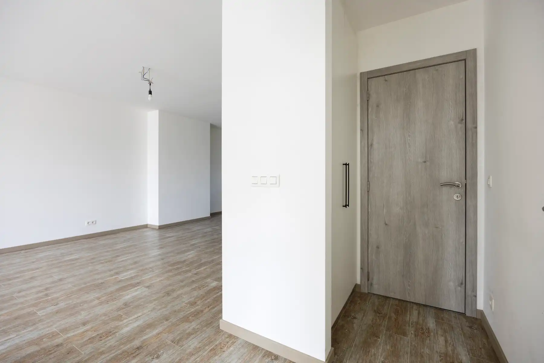 Nieuwbouw triplex met 4 slaap- en badkamers, tuin en parking foto 2
