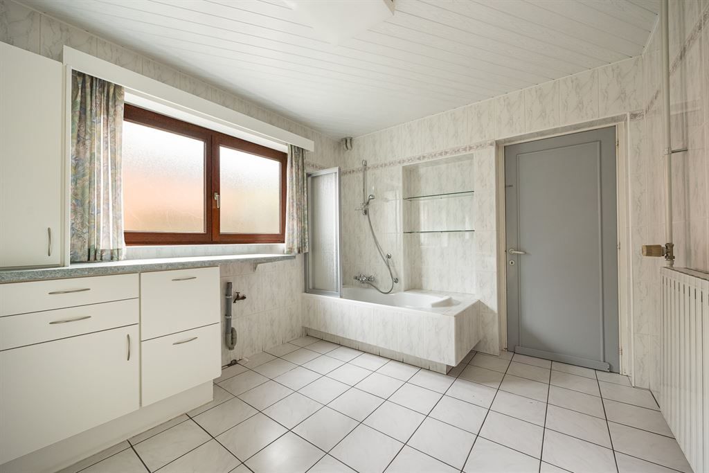 Karaktervolle woning met veel potentieel foto 14