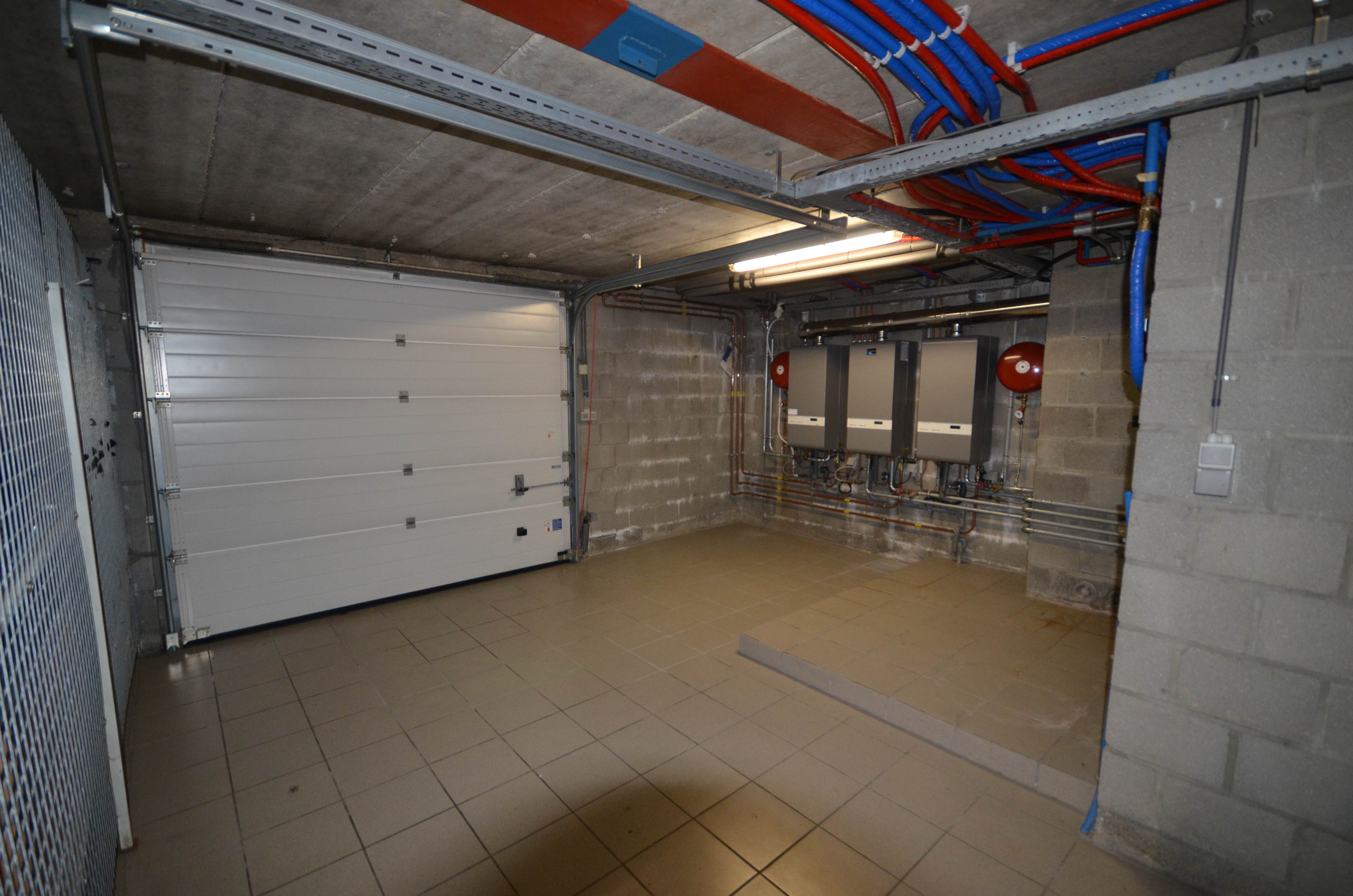 IDEALIS VASTGOED - Handelspand van +-80m² op een zeer gunstige commerciële locatie, de Pieter Breugellaan in het centrum van Kleine-Brogel Peer. Het pand beschikt over uitgebreide parkeergelegenheid. foto 17