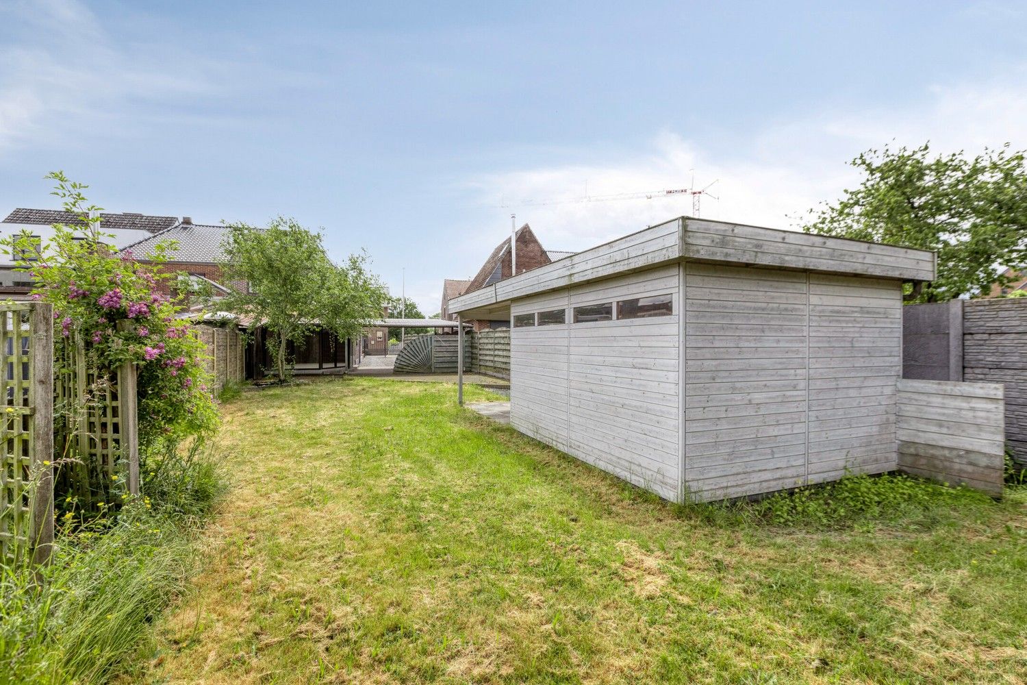 Halfopen gezinswoning met drie slaapkamers (mogelijkheid tot 4), grote tuin en zonnepanelen! foto 36