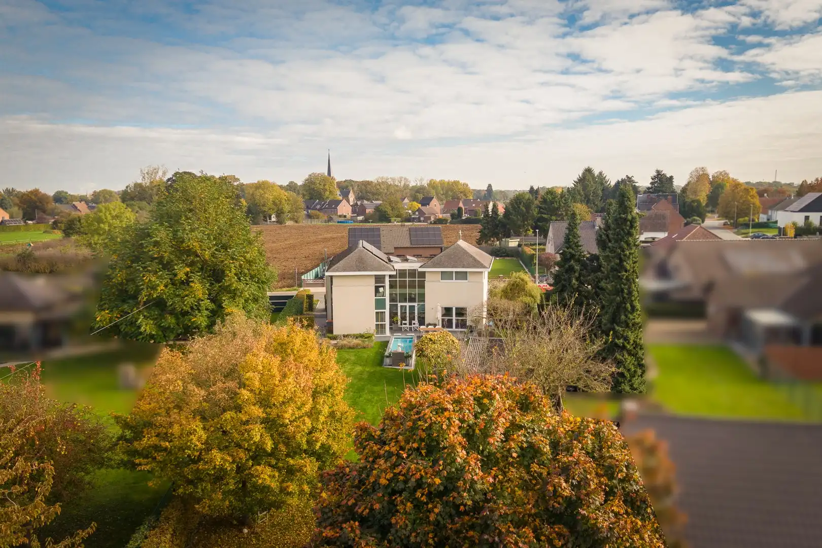 Uitzonderlijke villa van 320 m² gelegen in het pittoreske Leut, op een boogscheut van de Maas! foto {{pictureIndex}}