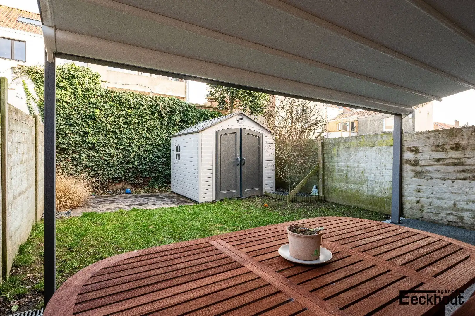 Instapklare woning met garage en tuin op enkele passen van het strand! foto 8