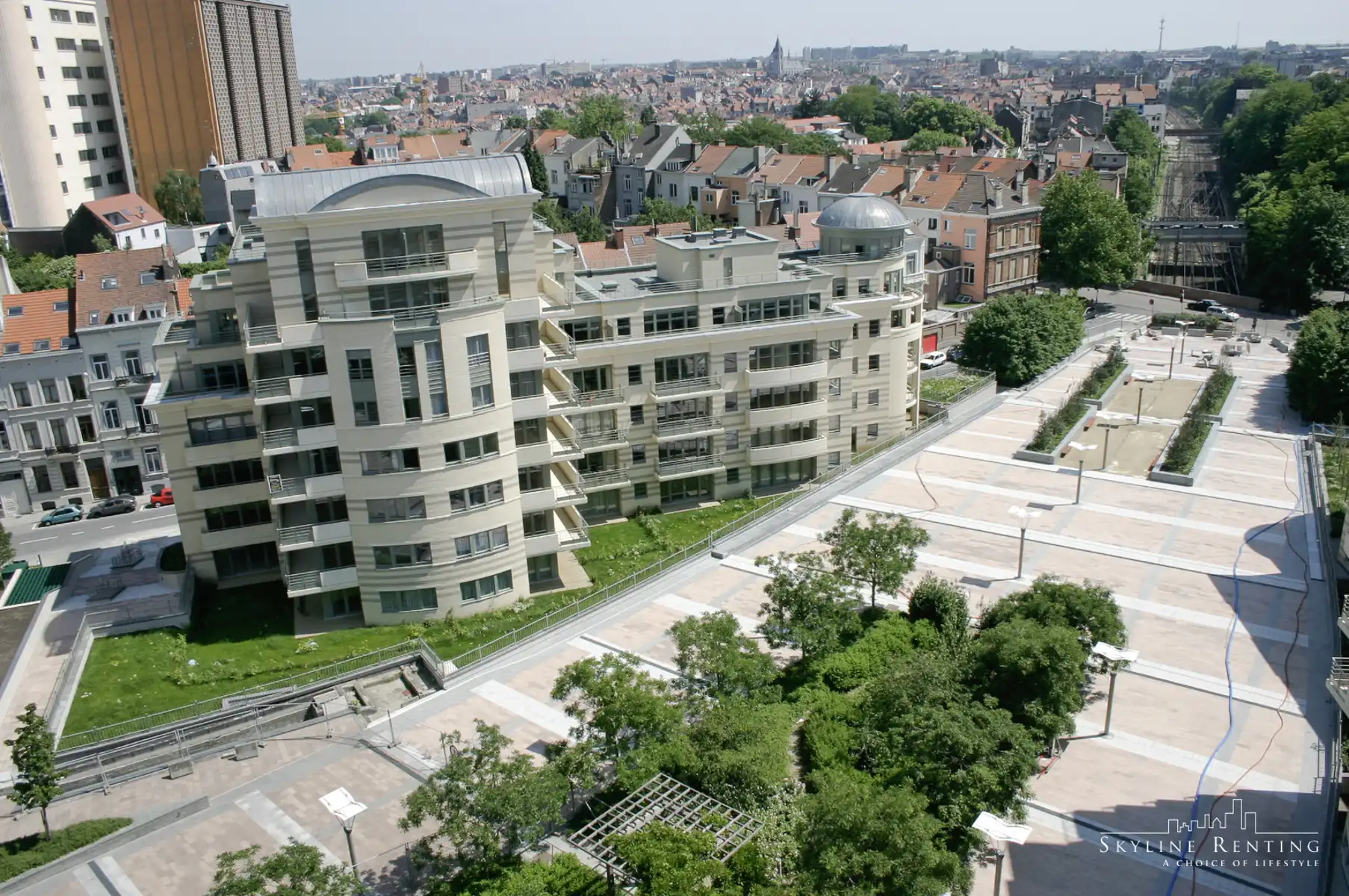 Mooi gemeubelde studio met terras bij EU-Parlement foto 14