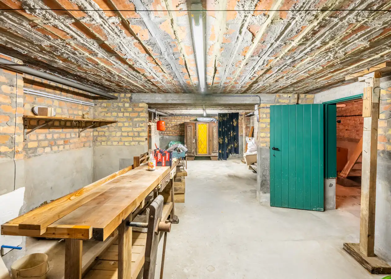 Te renoveren woning met zonnige stadstuin en veel potentieel foto 22