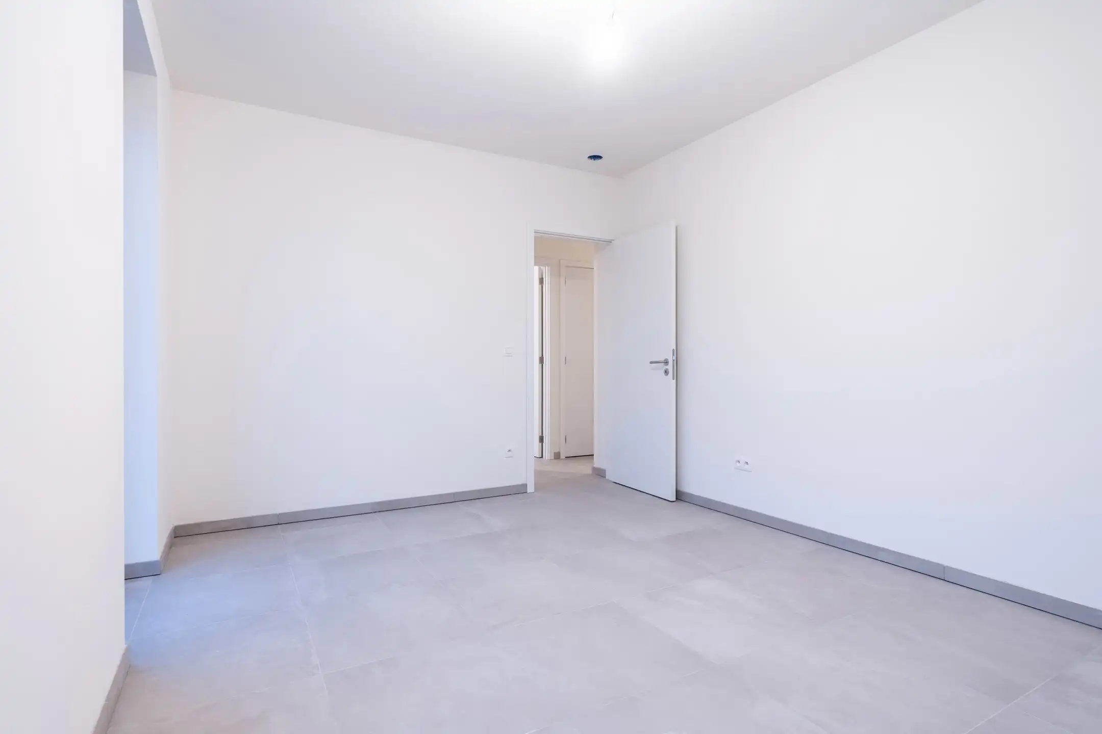 Nieuwbouwappartement met 2 slpks, terras en autostaanplaats. foto 12