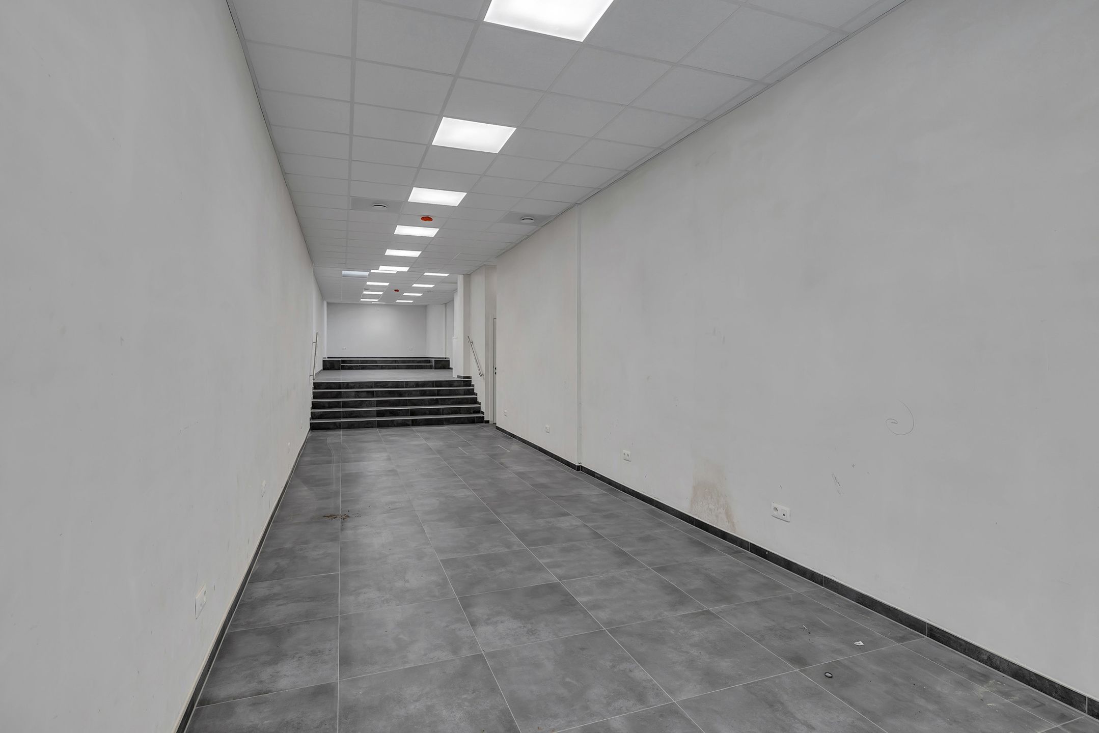 Centraal gelegen nieuwbouw handelsgelijkvloers foto 4