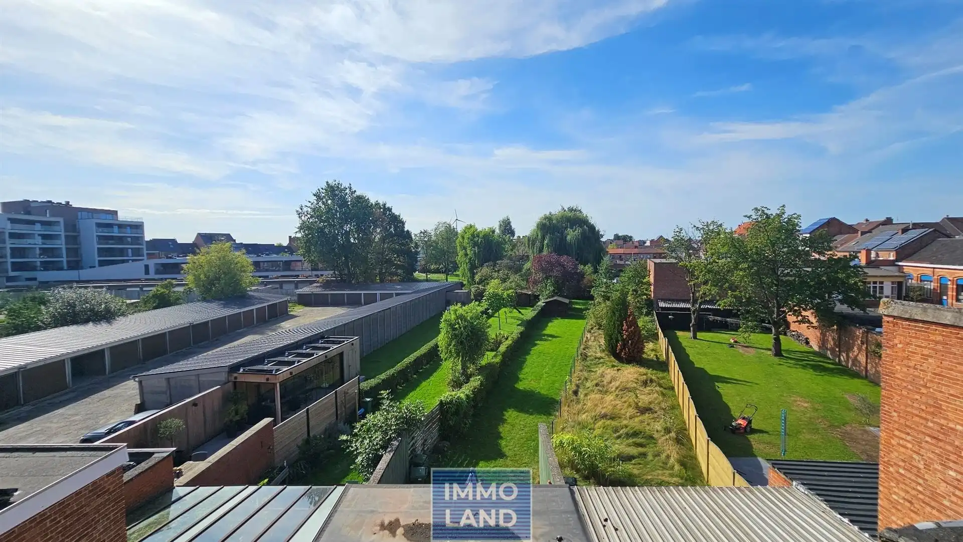 Charmante rijwoning met diepe zuid gerichte tuin in Hasselt. foto 36