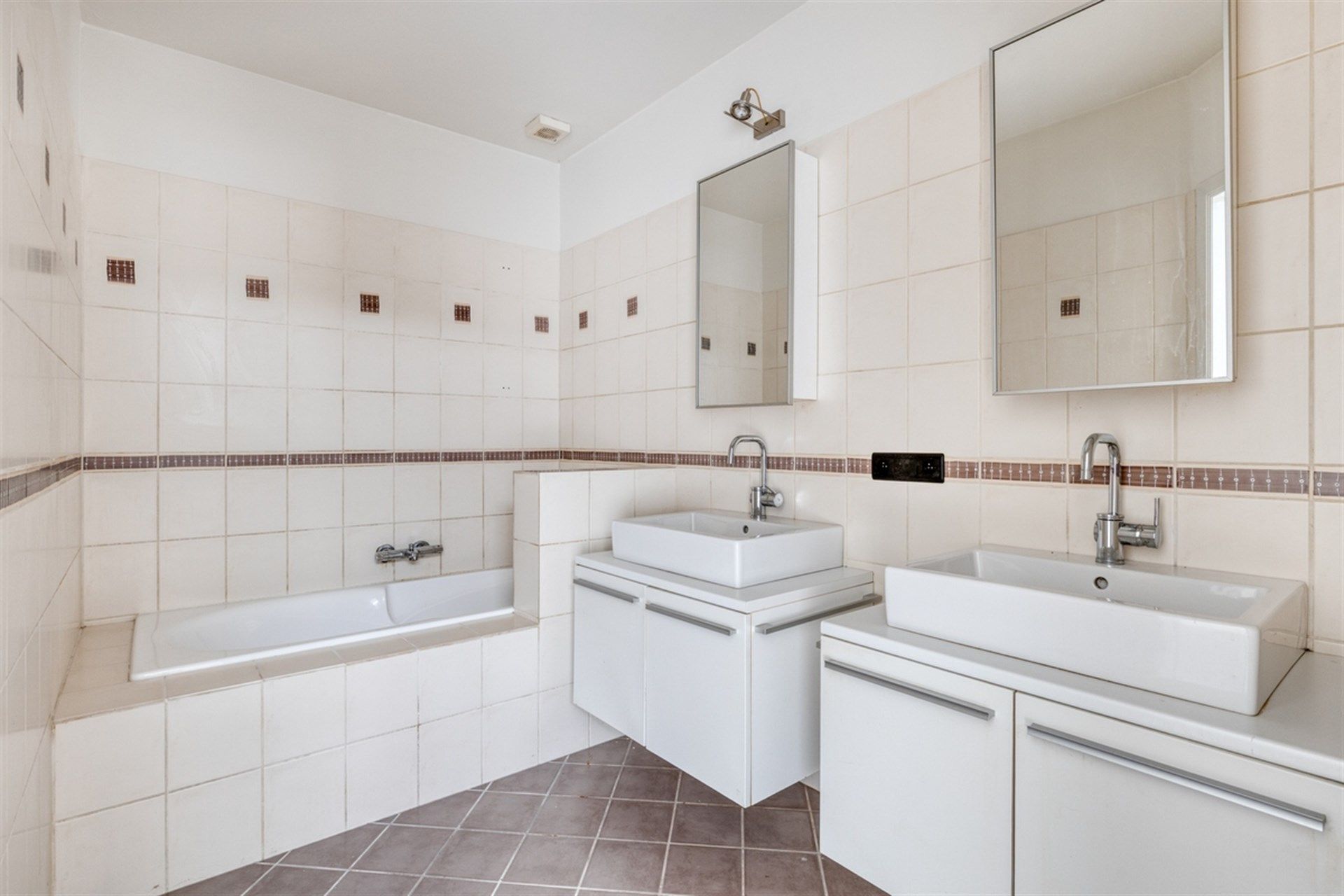 Te renoveren gezinswoning met 3 slaapkamers in Sint-Niklaas foto 9