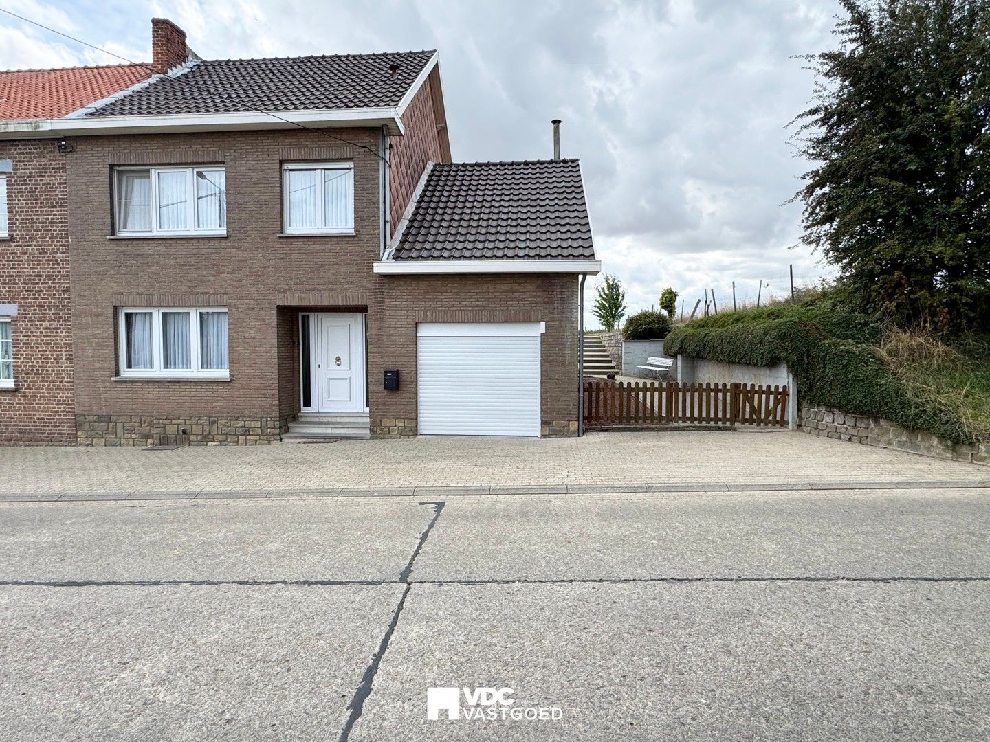 Te renoveren woning met uniek uitzicht op de velden foto 2