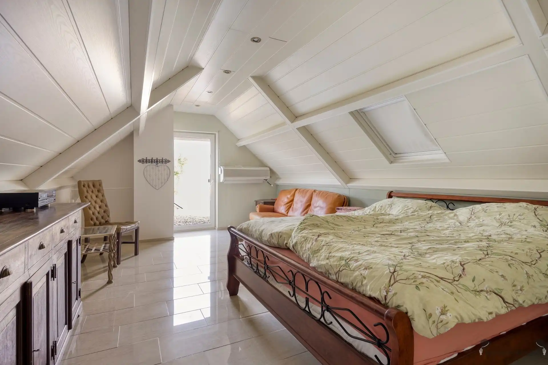 Sfeervolle villa met 5 slaapkamers, zwembad, veranda en uniek verhuurpotentieel  foto 30