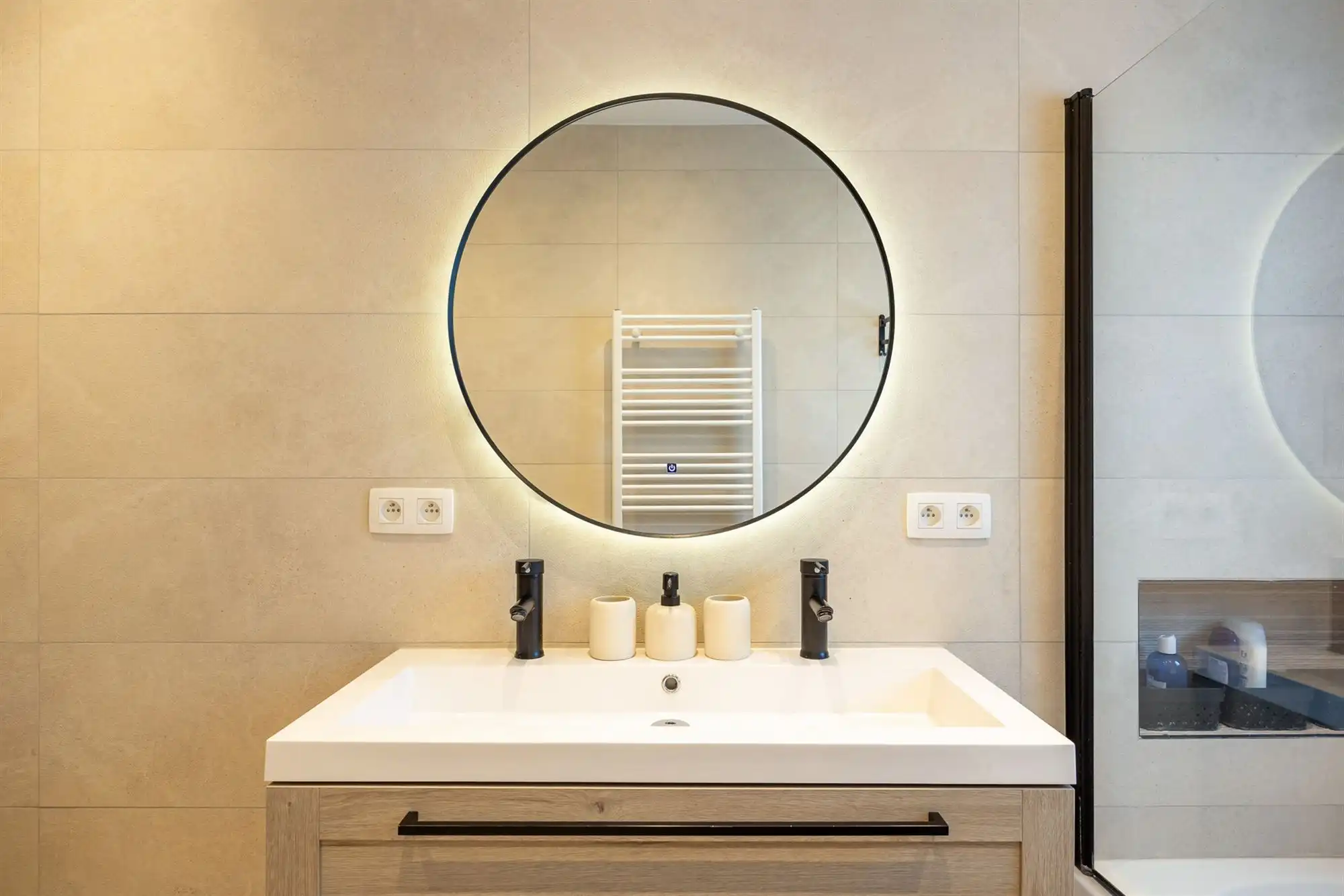 Gerenoveerde eengezinswoning met 3 slpk. en tuin foto 13