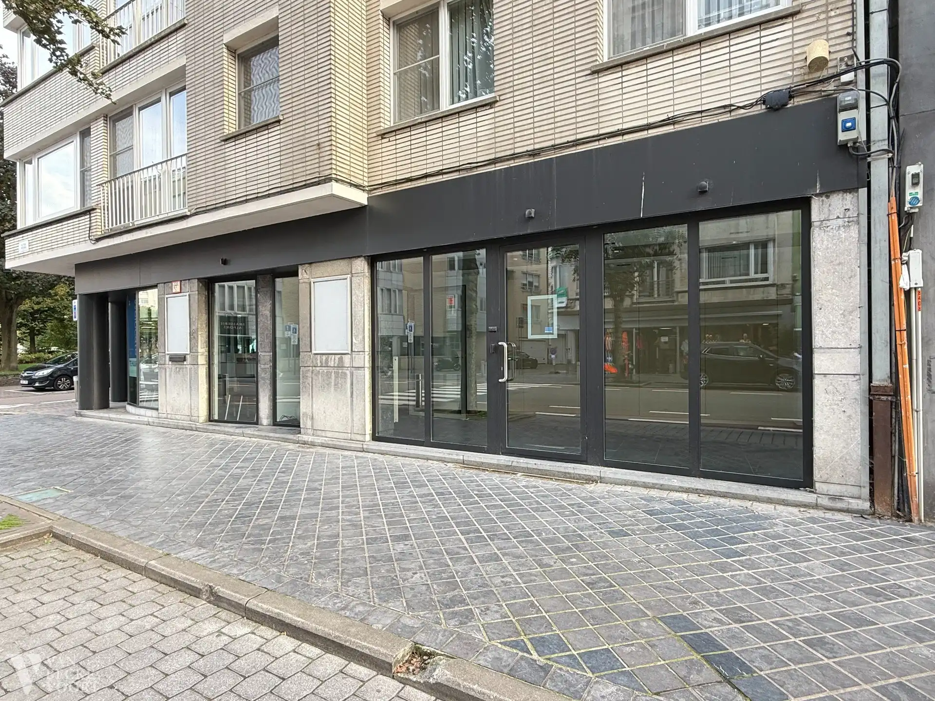 Ruim handelsgelijkvloers op hoekligging 330m² foto 17
