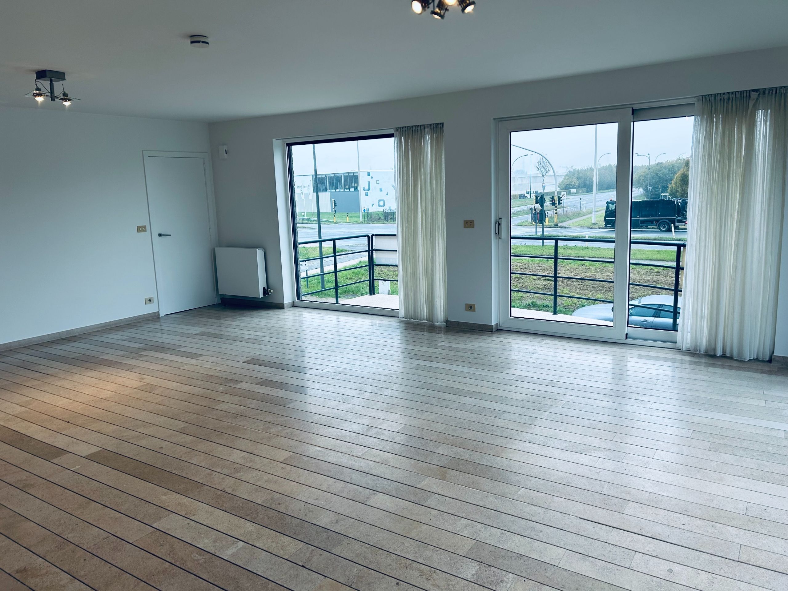 Ruim appartement (ca. 120m2) op 1e verdieping met 3 slaapkamers foto 2