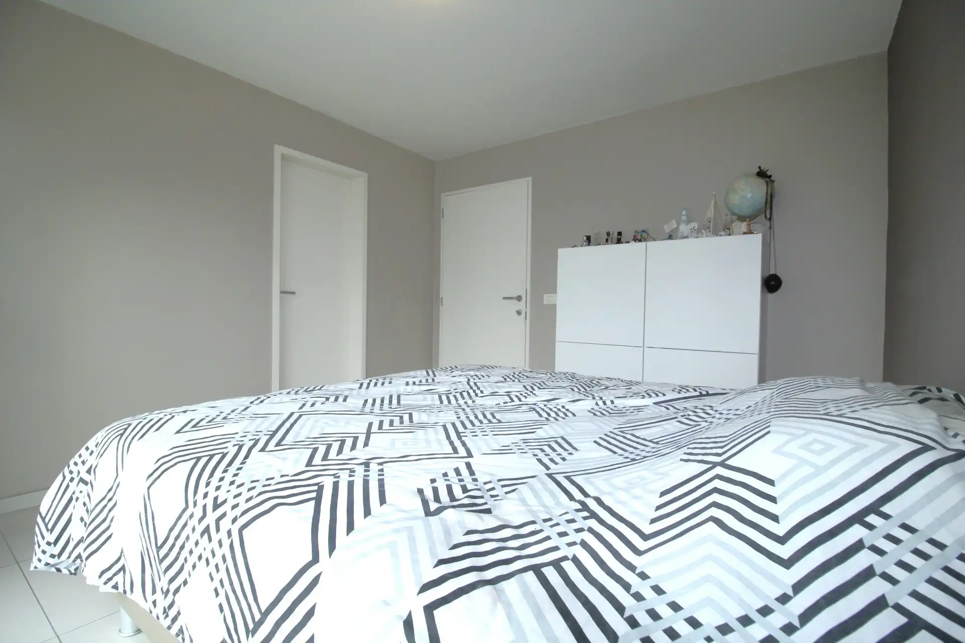 Lichtrijk appartement in hartje Tiegem! foto 7