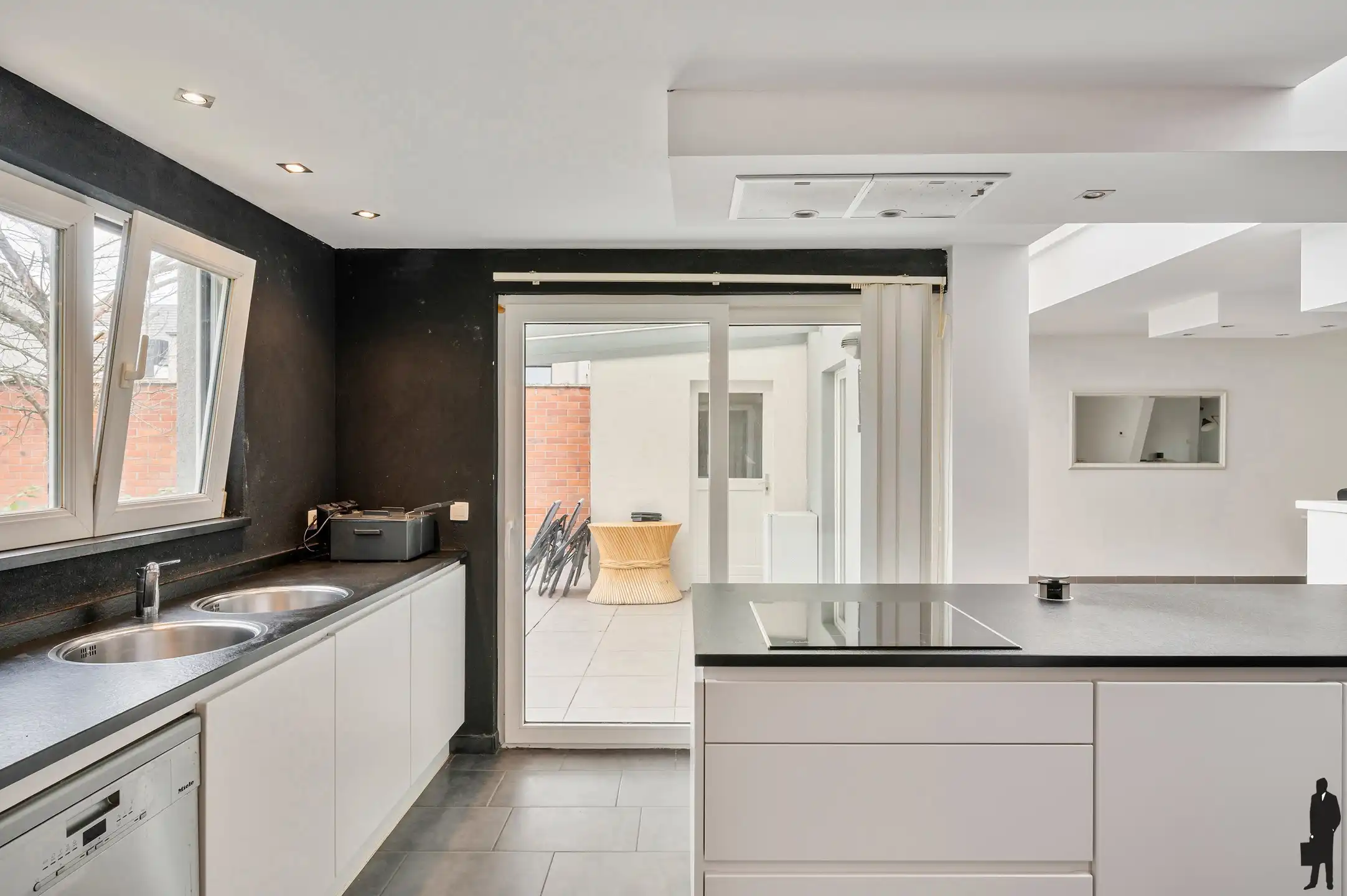 Op te frissen HOB pal in centrum! foto 15