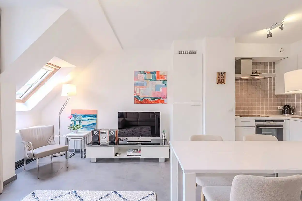 Instapklaar appartement vlak achter de vernieuwde Zeedijk! foto 2