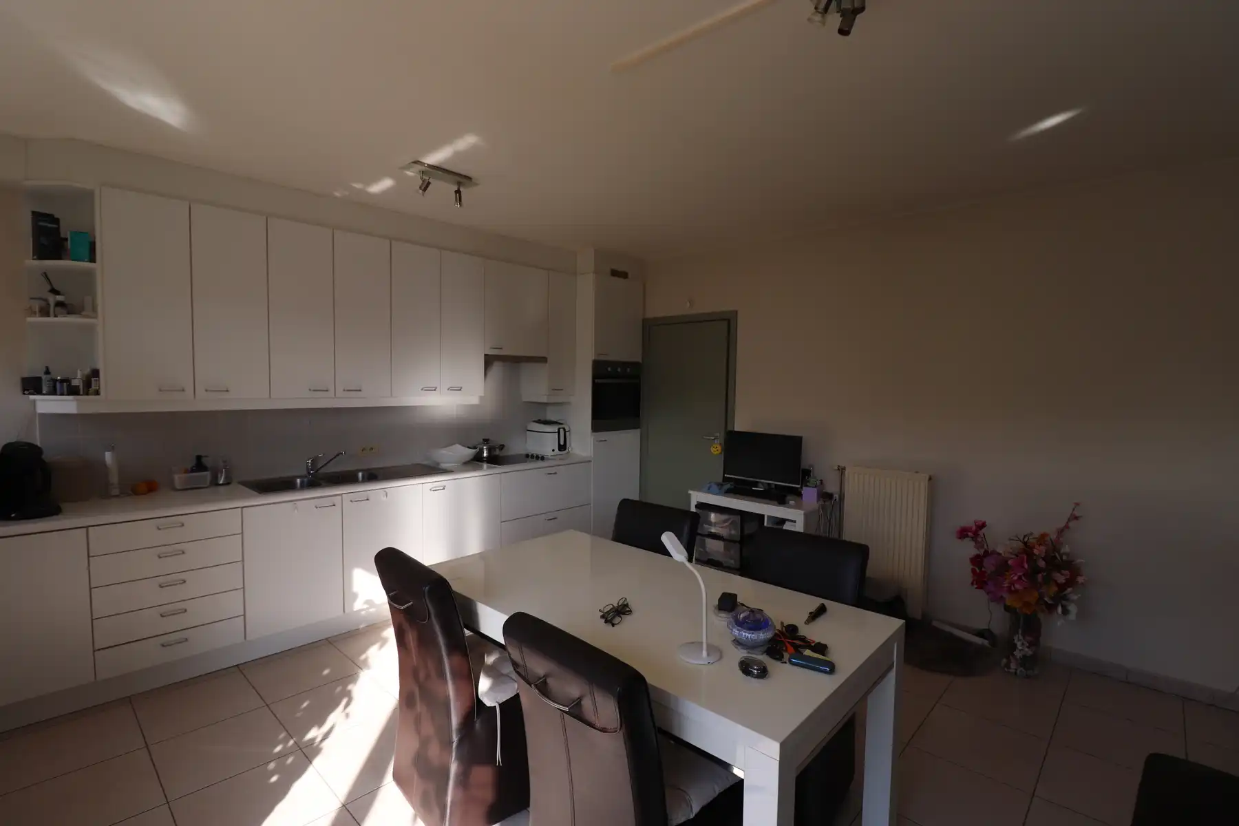 Ruim 2-slaapkamerappartement met lift, groot terras en ondergrondse autostaanplaats in het centrum van Baarle-Hertog foto 3