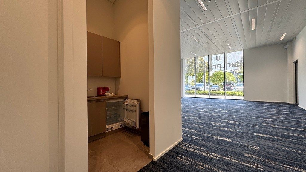 Instapklaar en ingericht kantoor te huur vlakbij E19 in Kontich foto 9