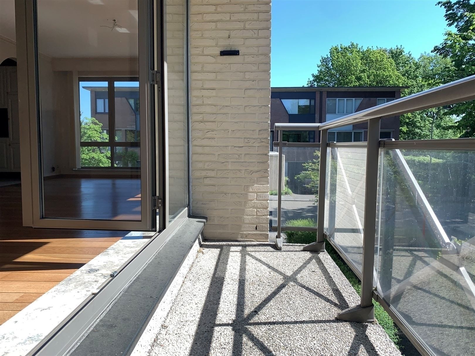 Ruim appartement met inpandige garage en terras foto 7