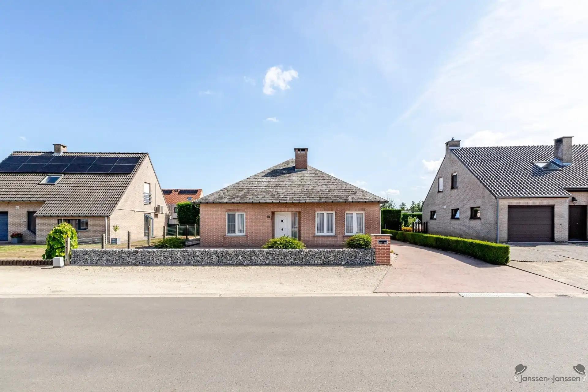 Ruime gezinswoning met extra werkplaats/atelier foto 2