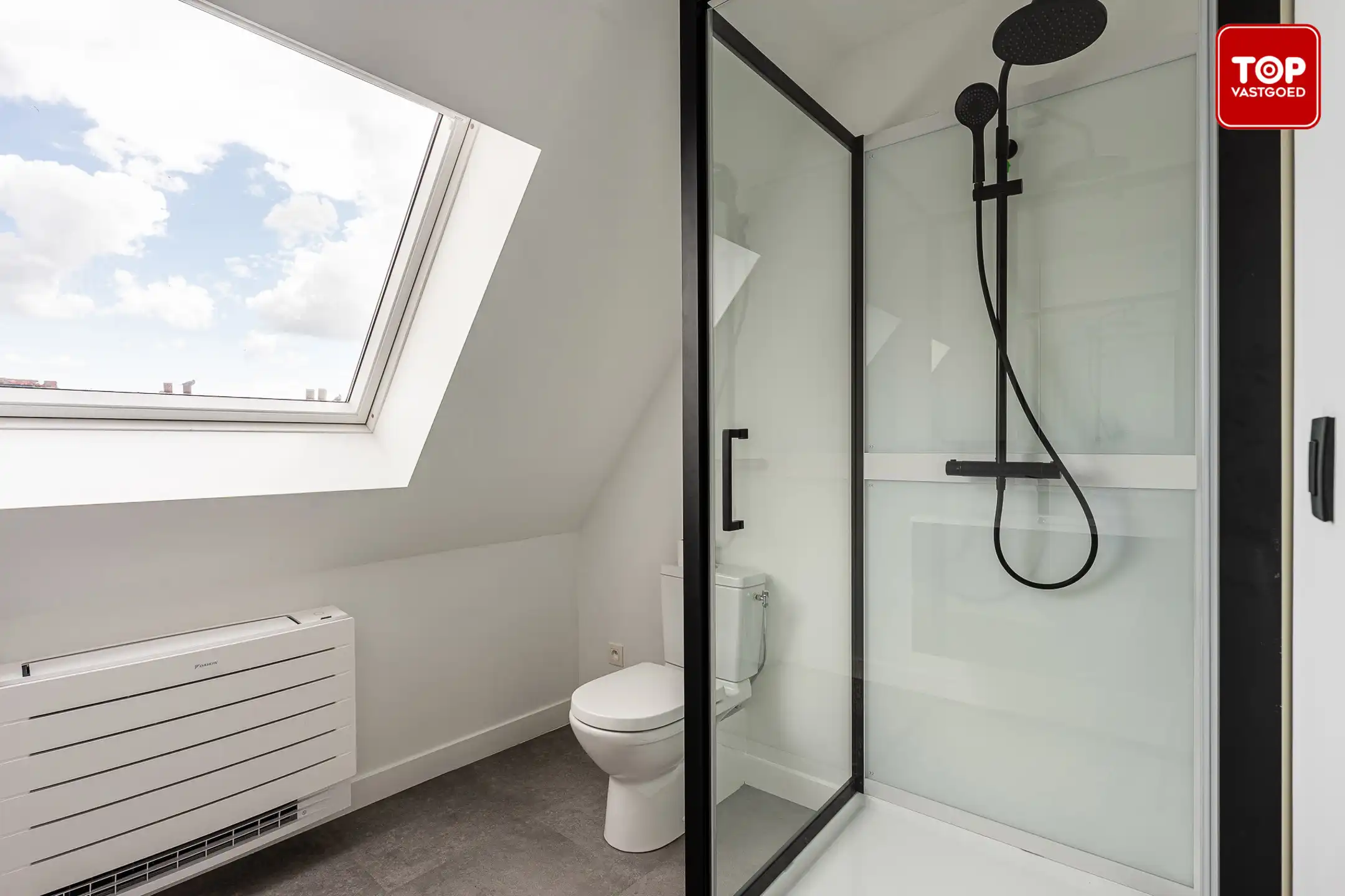 Totaal gerenoveerde woning met EPC B. foto 25