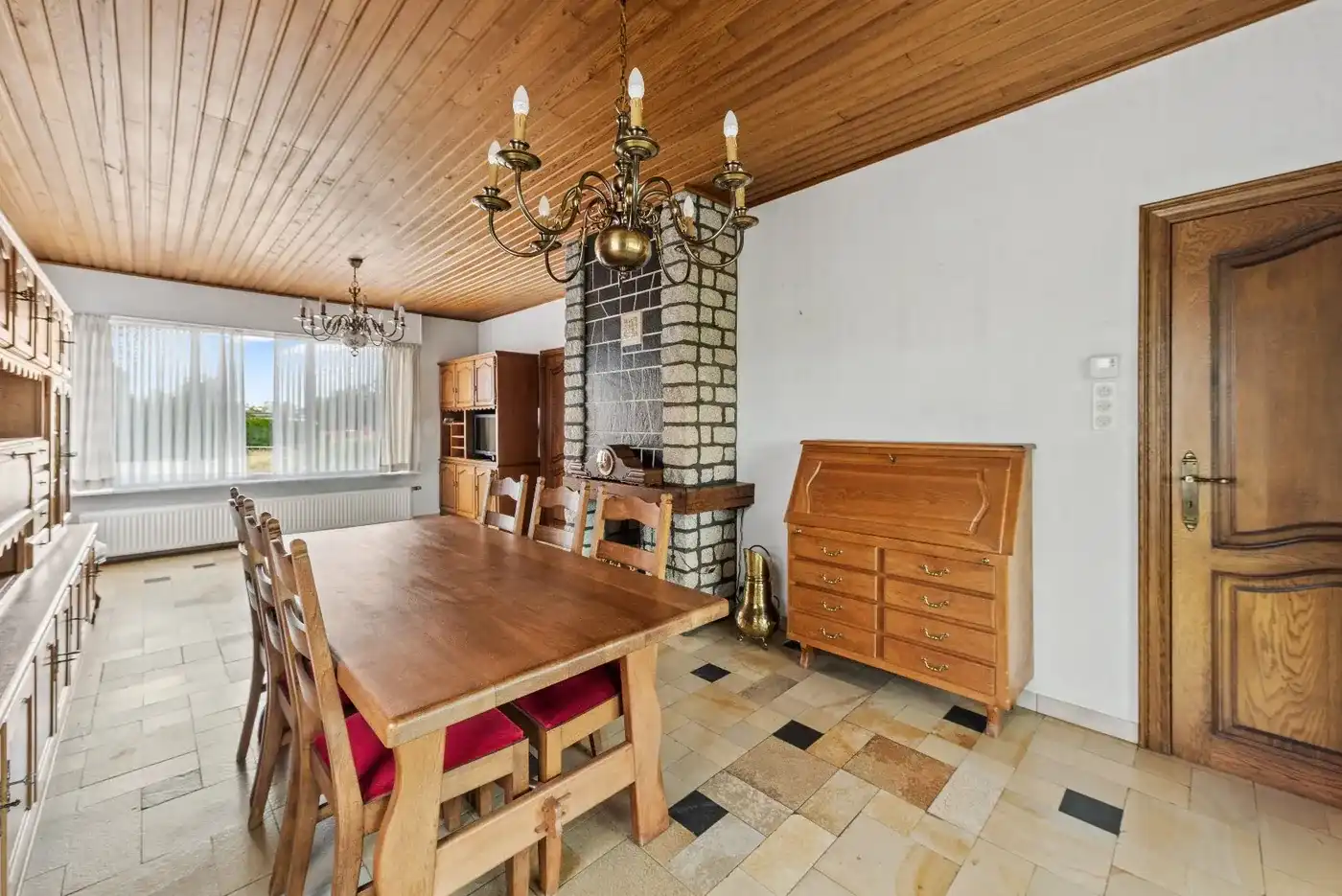 Open bebouwing op topligging met 2 slaapkamers en prachtige tuin foto 7