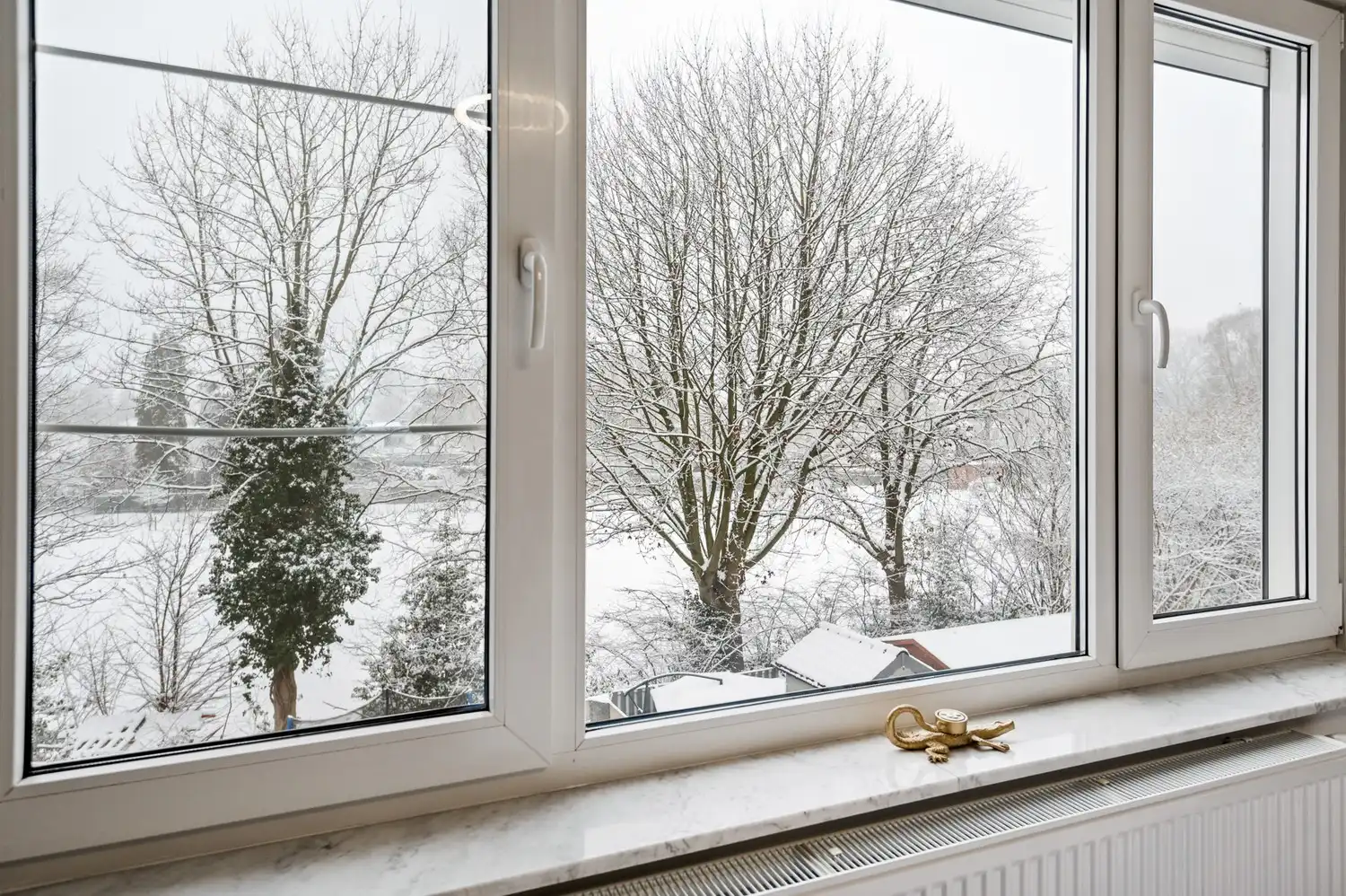 Ruime grotendeels gerenoveerde belétage met 3 slaapkamers, tuin en garage met oprit in Kapellen foto 8