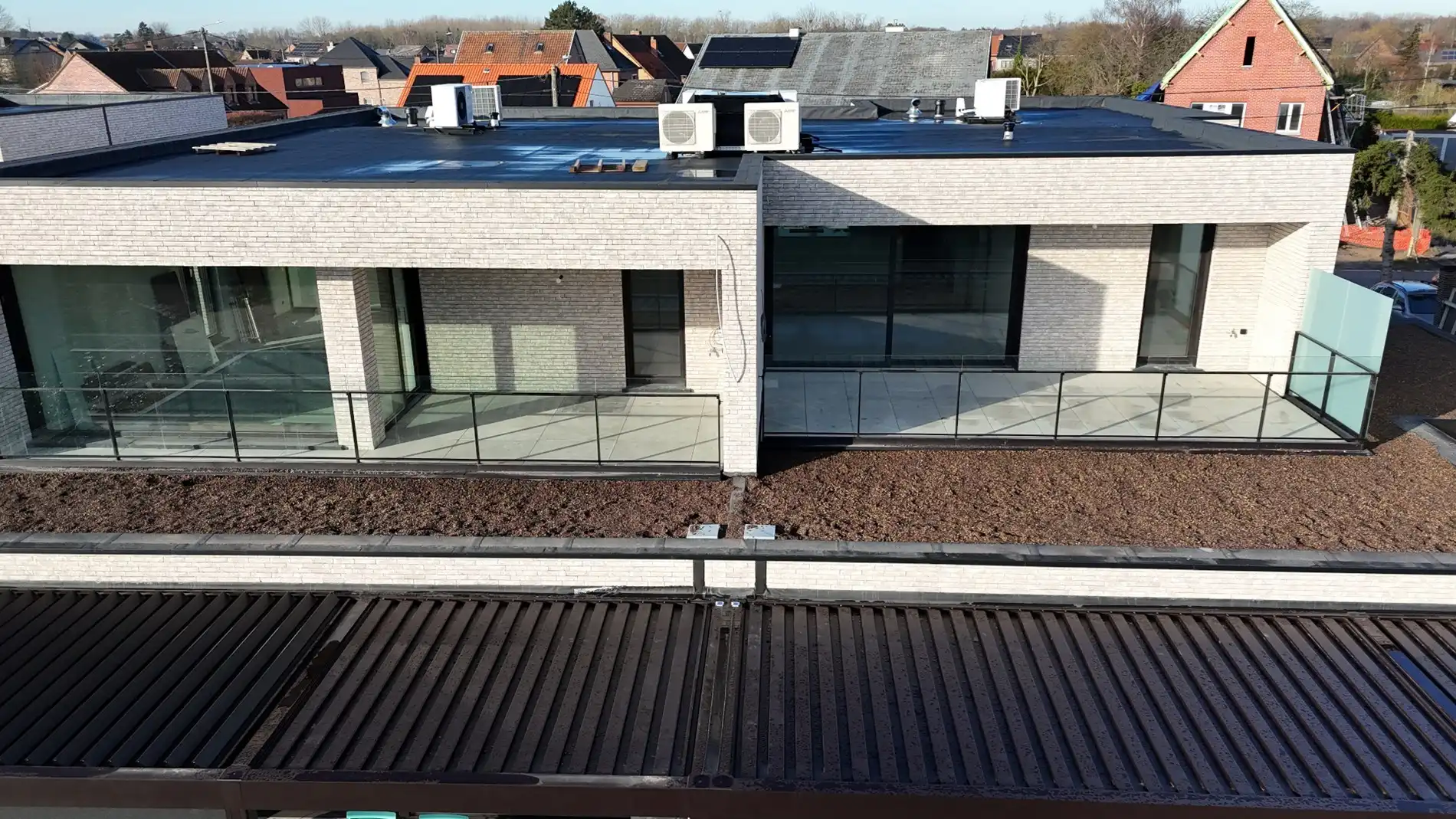 HOOGWAARDIG AFGEWERKT APPARTEMENT VAN 134M² MET 2 SLAAPKAMERS, RUIM TERRAS EN PARKEERPLAATS TE CENTRUM TUILT foto 7
