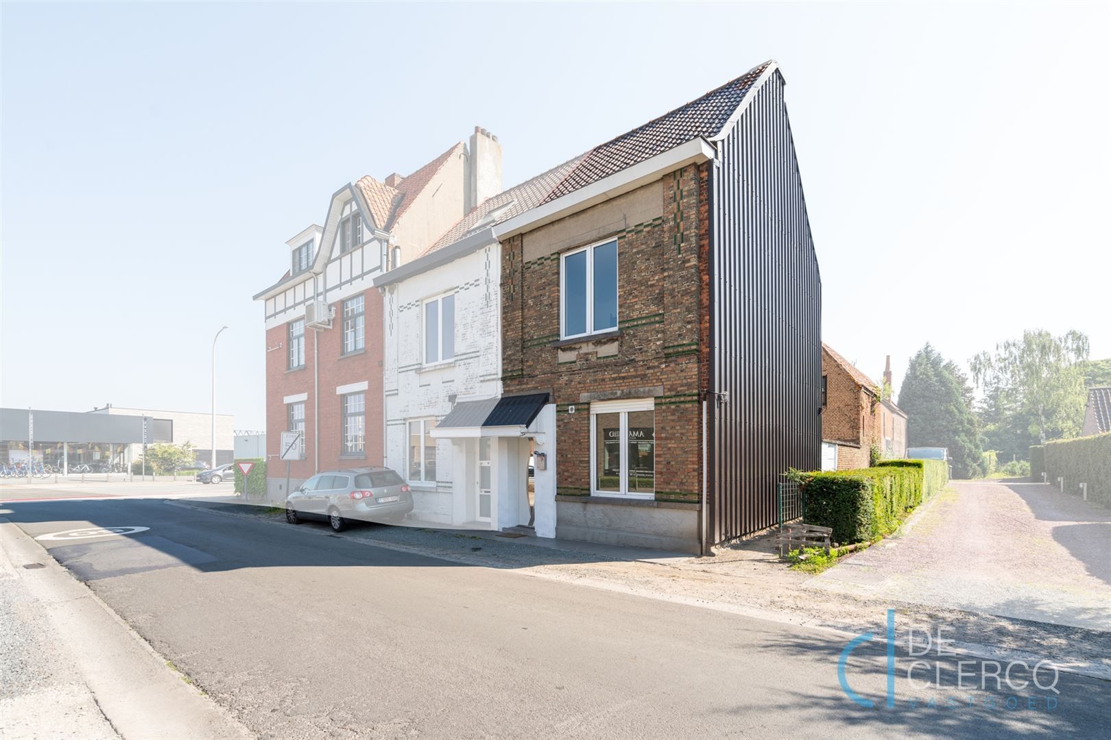 Op te frissen woning te koop in centrum Lochristi!  foto {{pictureIndex}}
