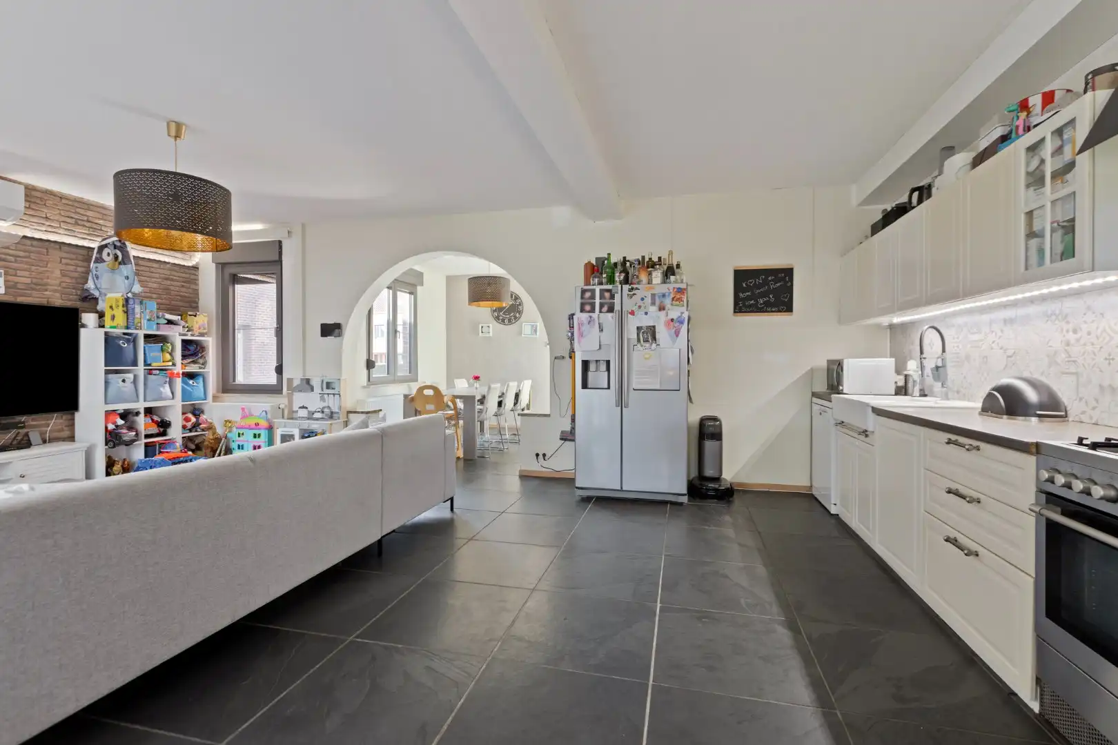 Gerenoveerde woning met 4 slaapkamers gelegen kortbij het centrum foto 5