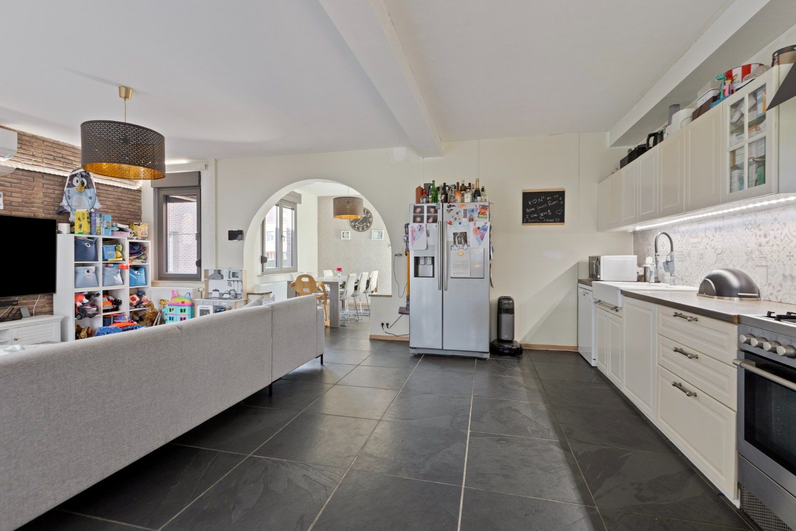 Gerenoveerde woning met 4 slaapkamers gelegen kortbij het centrum foto 5