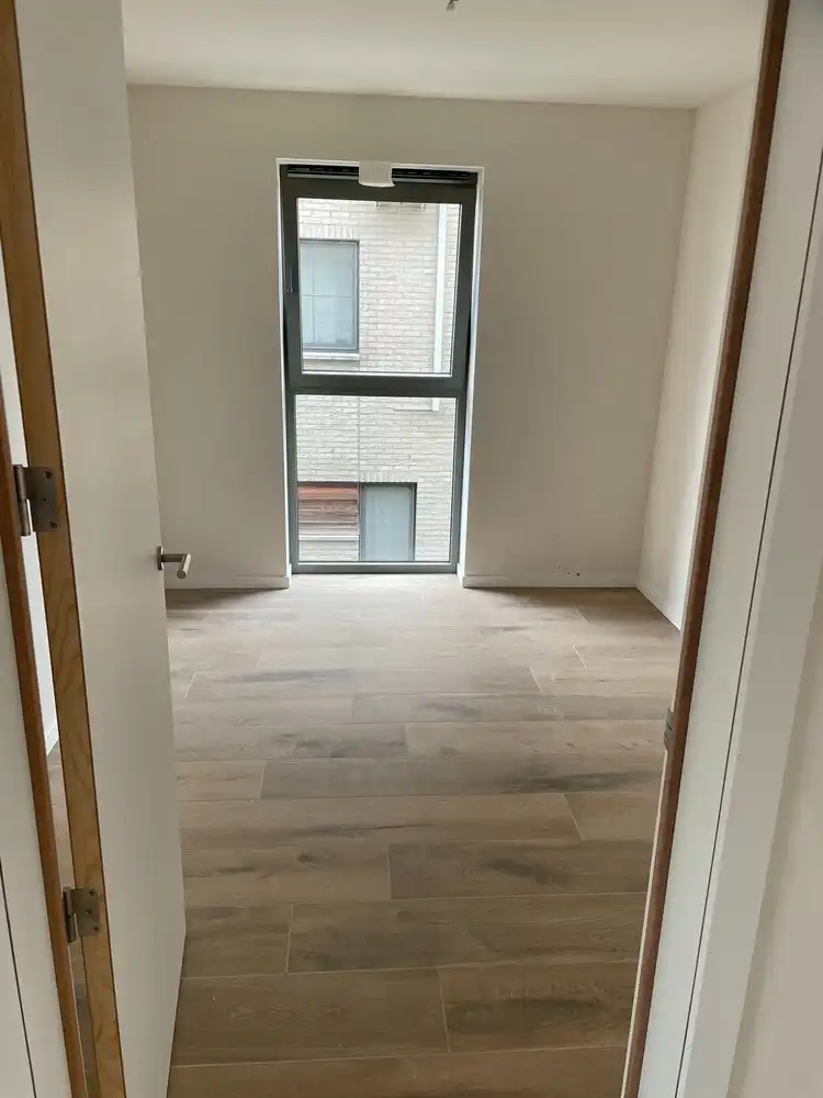 Prachtig nieuwbouw appartement van 3 jaar oud zéér rustig gelegen in het centrum met 2 slaapkamers en ruim terras. foto 13