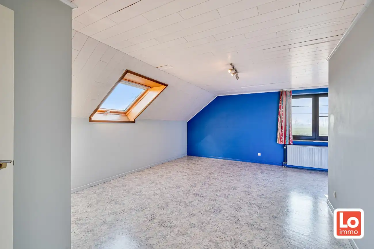 VERKOCHT!! Heel ruime degelijke open woning met praktijkruimte, inpandige garage en ruime gerenoveerde schuur met heel wat potentieel gelegen op een gemakkelijk bereikbare locatie tussen Oostakker en Lochristi! foto 22