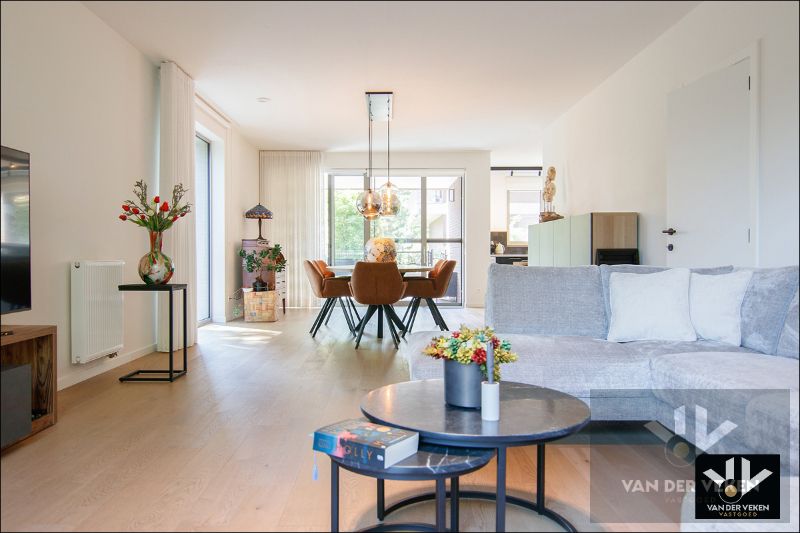 LUXUEUS GVL 3 SLPK-APP MET TUIN EN TWEE STAANPLAATSEN foto 10